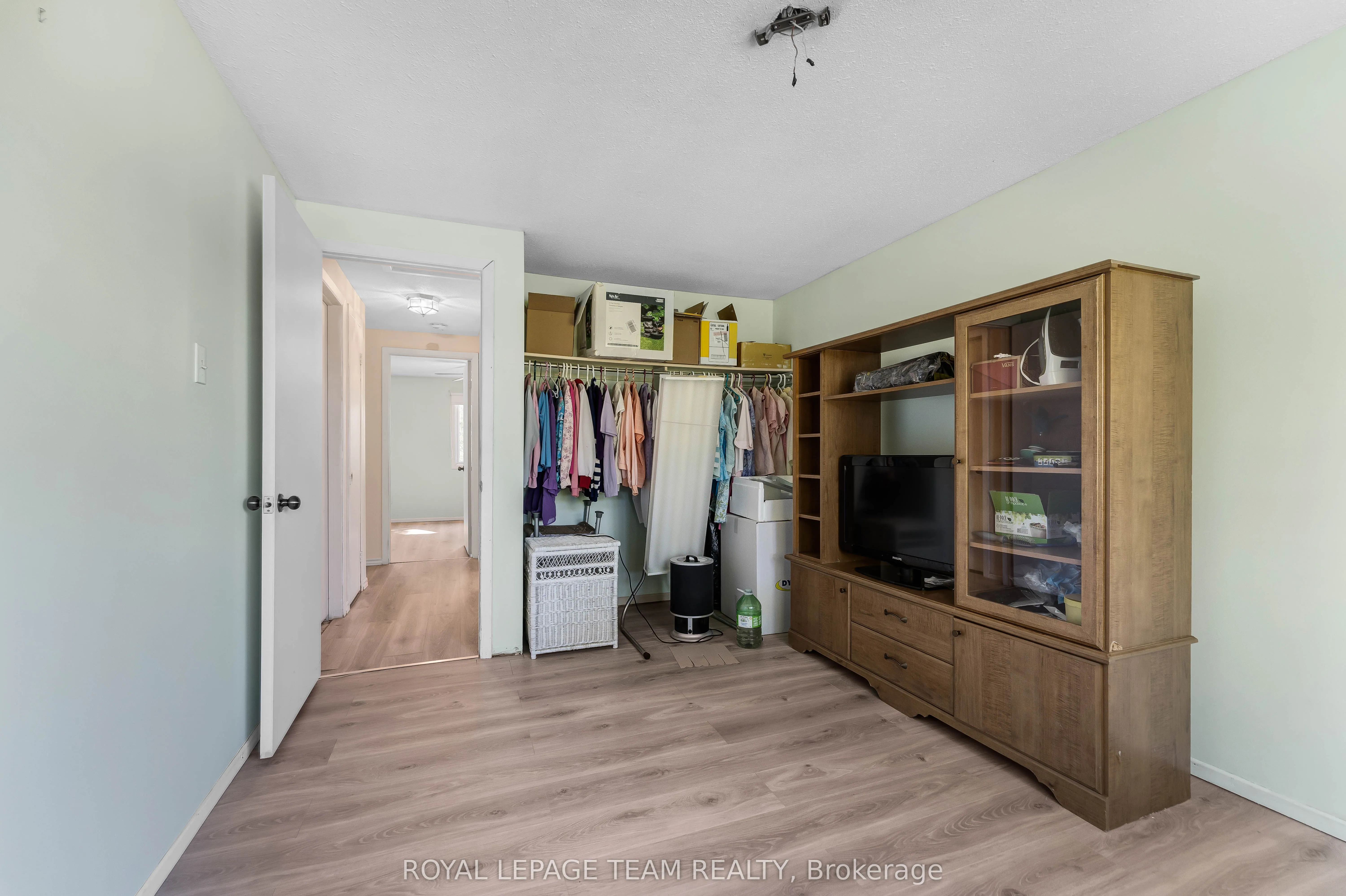 2415 SOUTHVALE Crescent