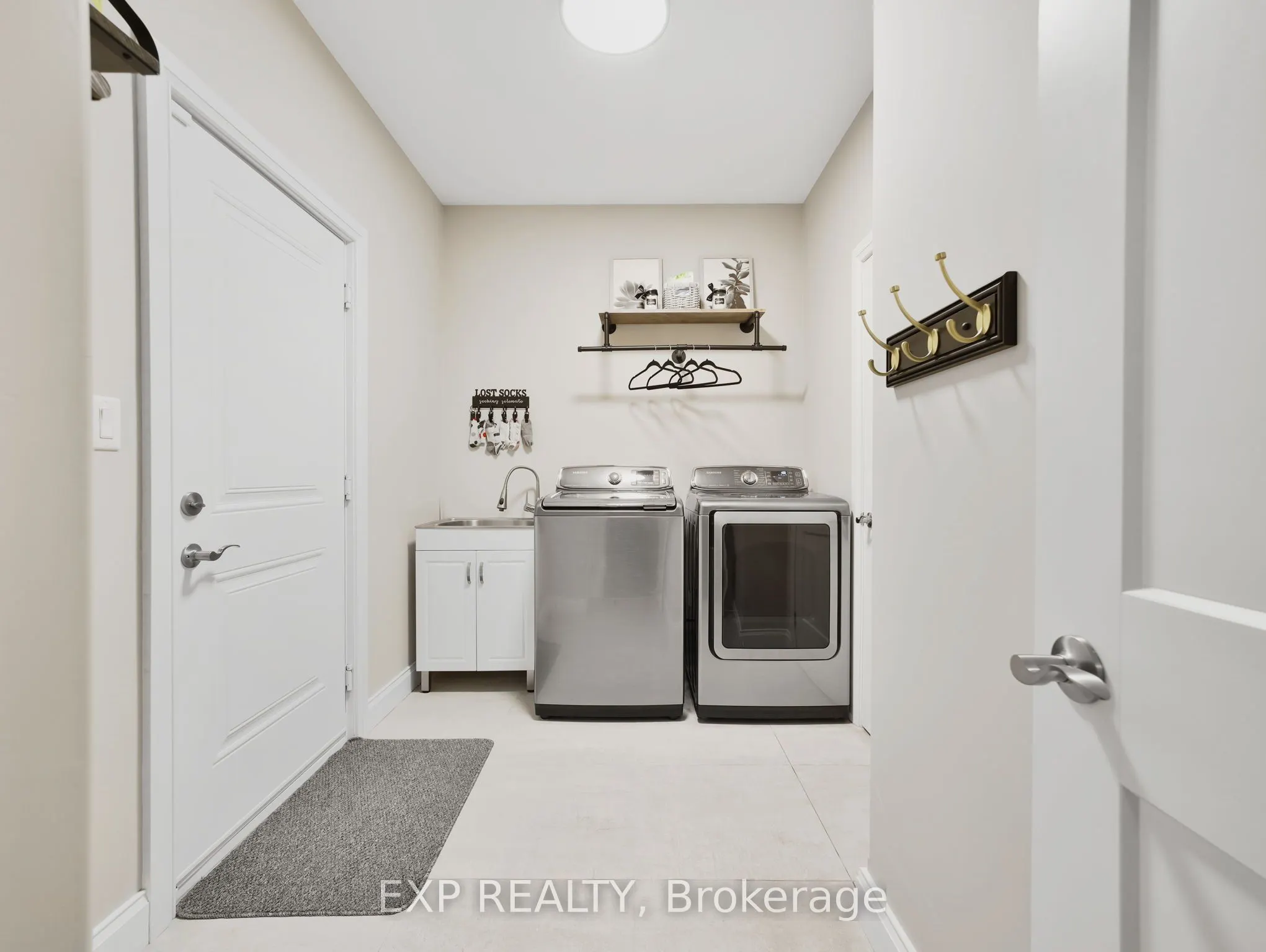 14 Ross Avenue N