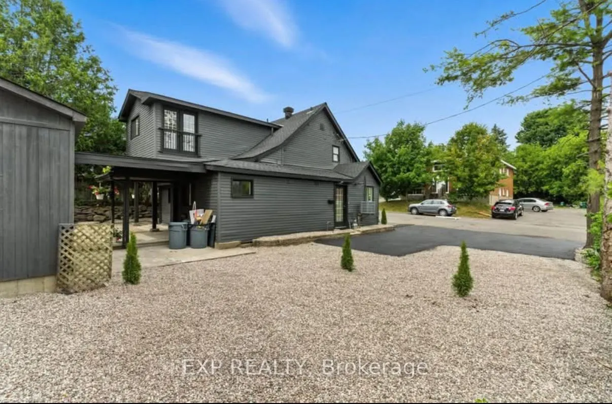 564 Brunel Street, #3