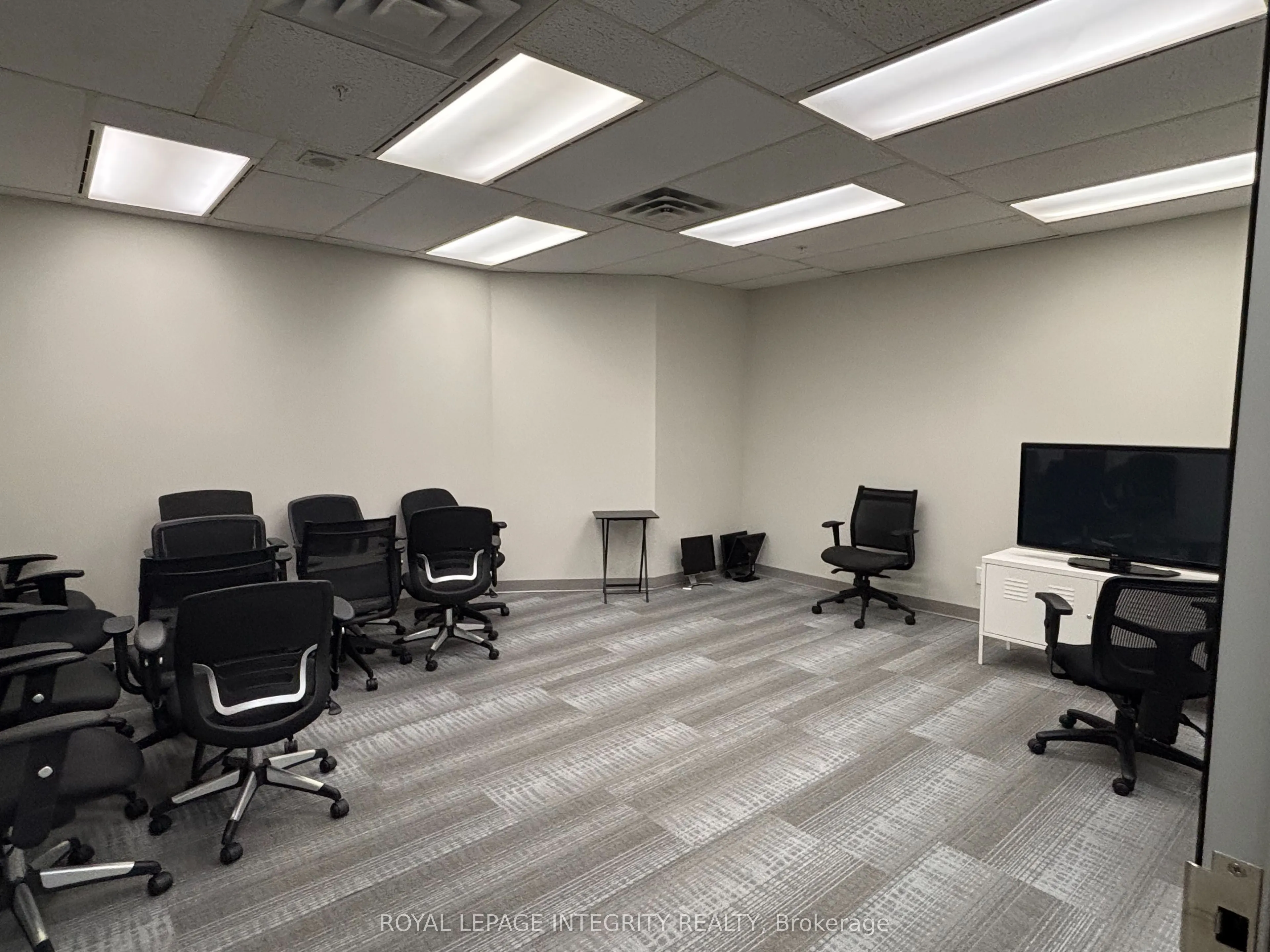 170 Laurier Avenue W, #602