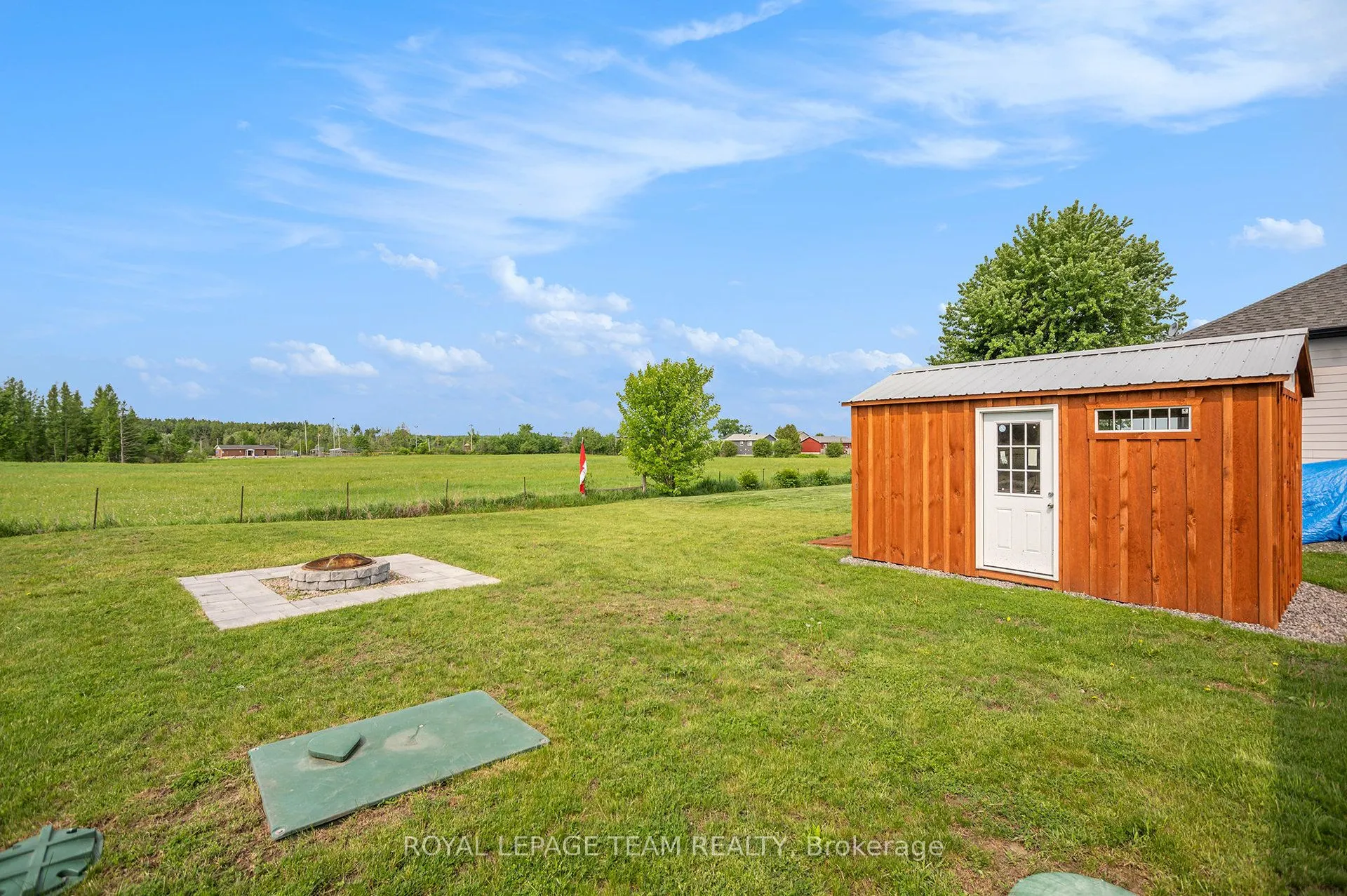 2833 Dunrobin Road