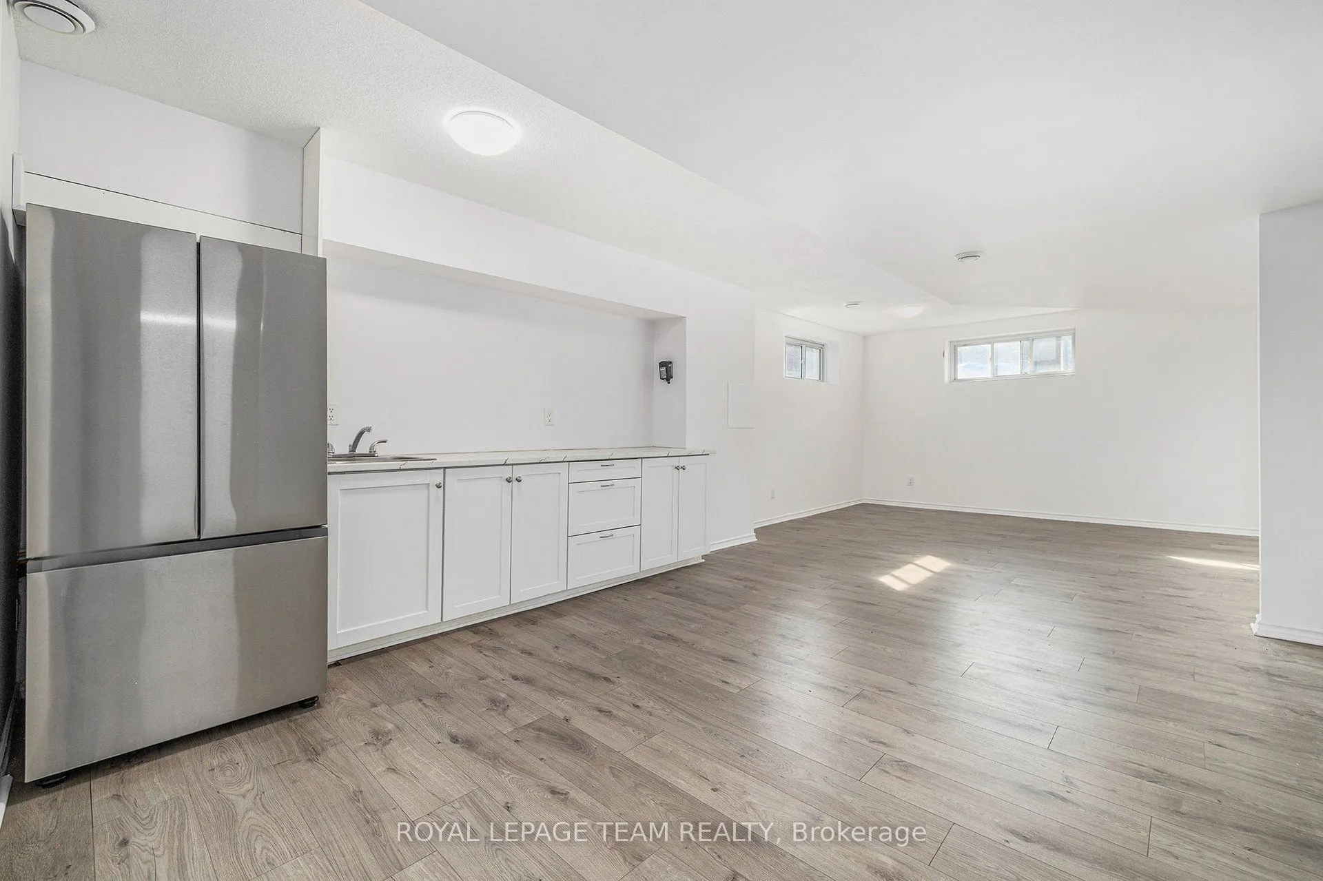 2833 Dunrobin Road