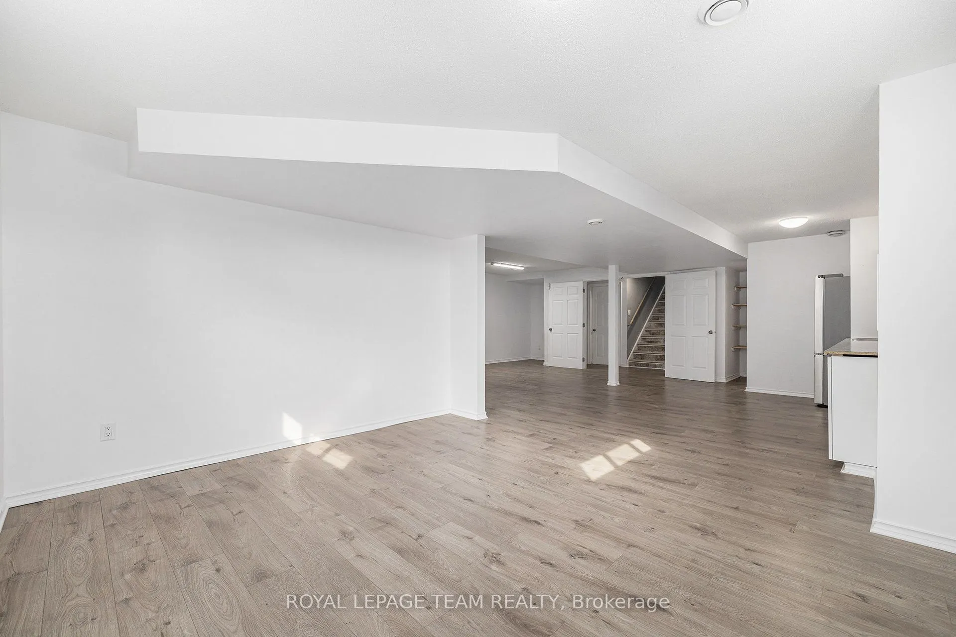 2833 Dunrobin Road