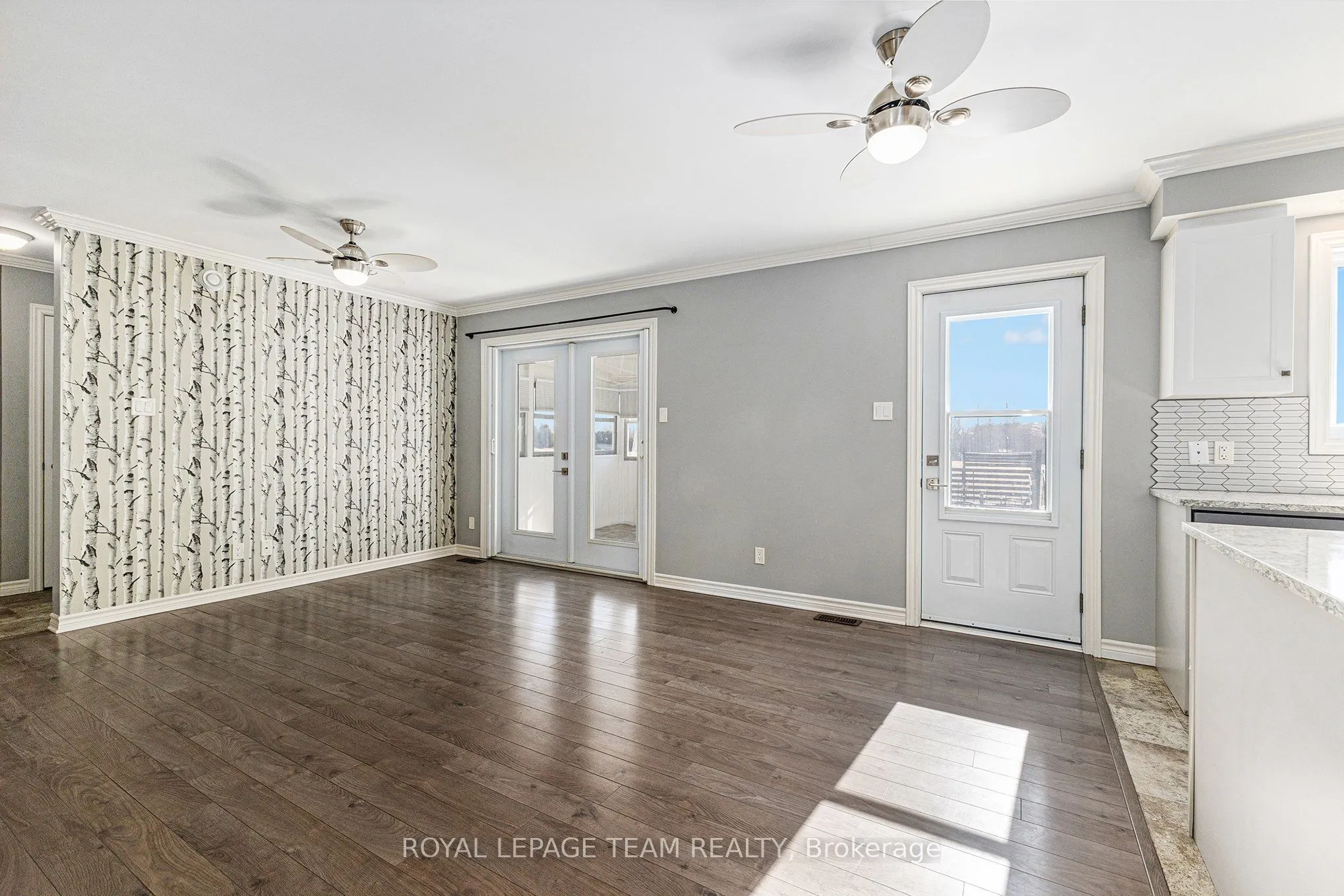 2833 Dunrobin Road