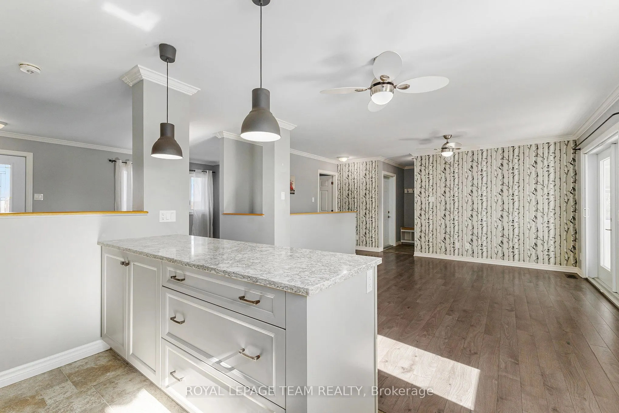 2833 Dunrobin Road