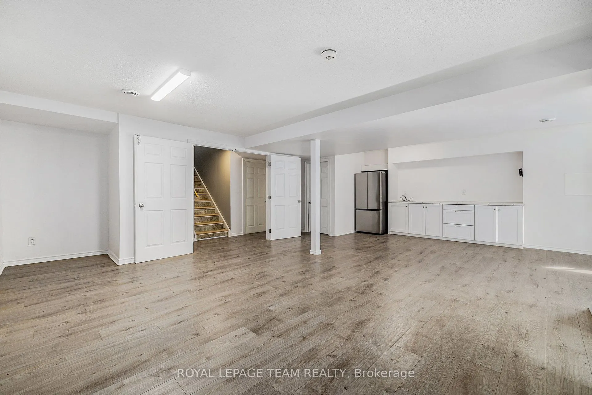 2833 Dunrobin Road