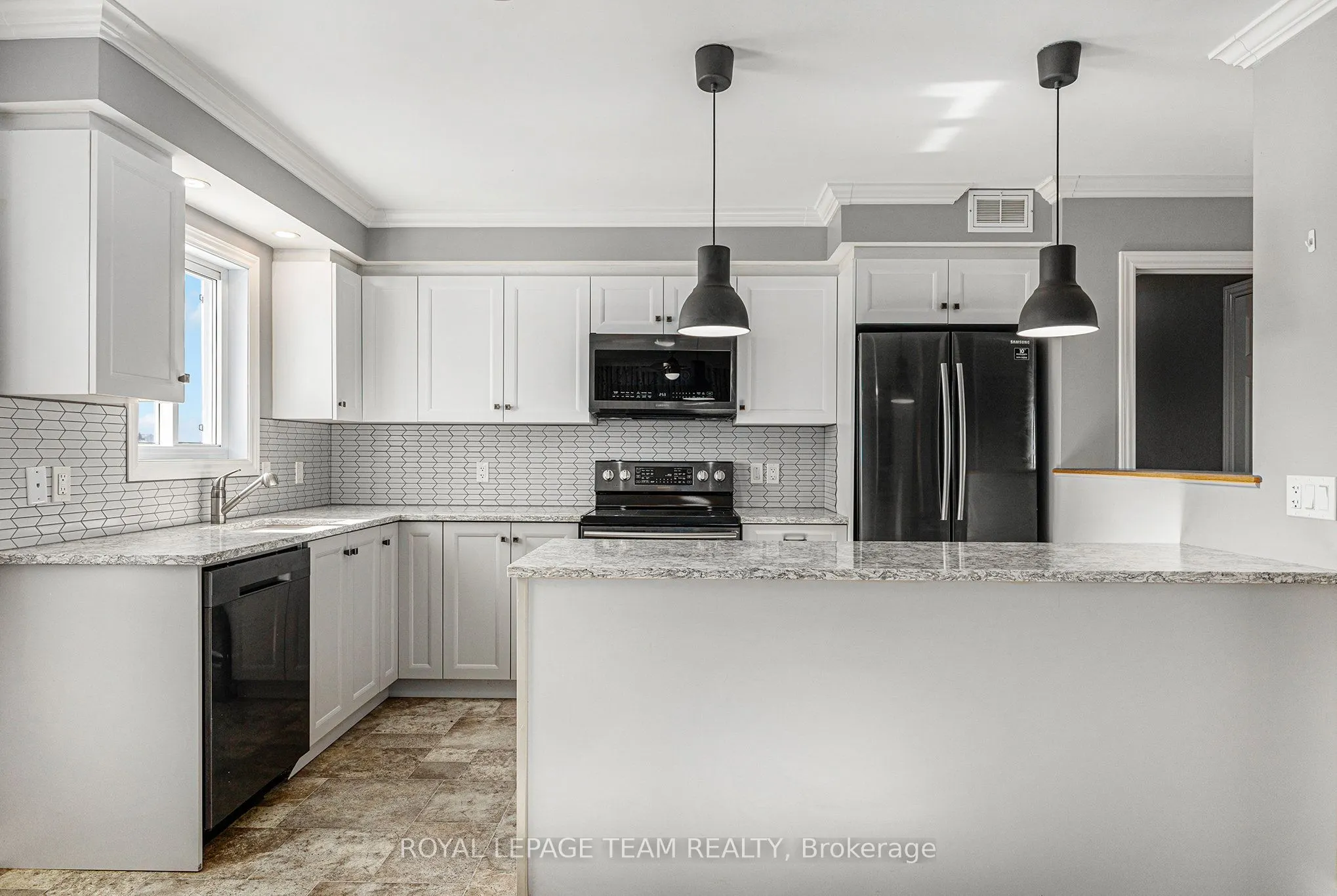 2833 Dunrobin Road