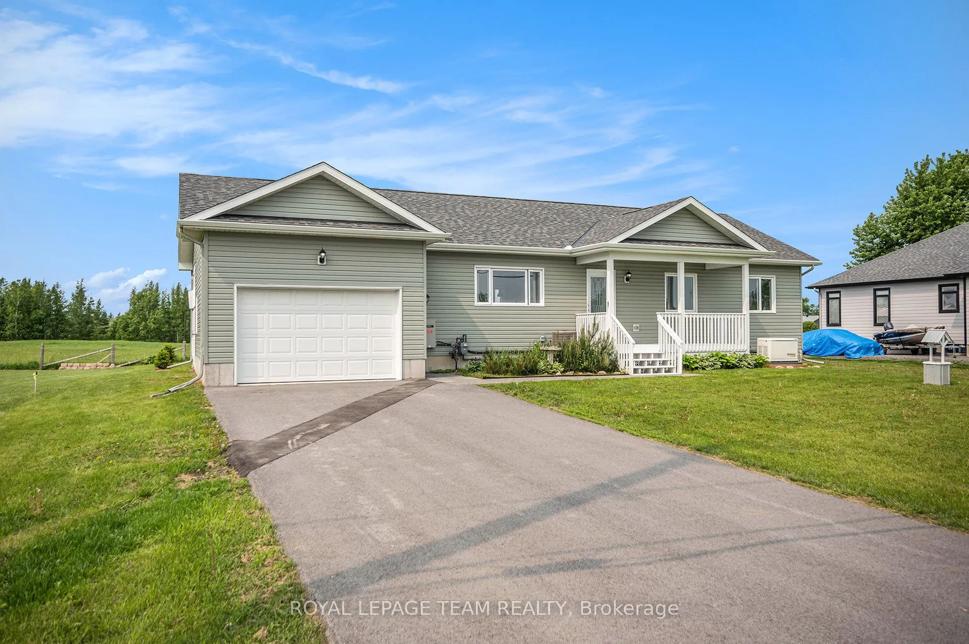 2833 Dunrobin Road
