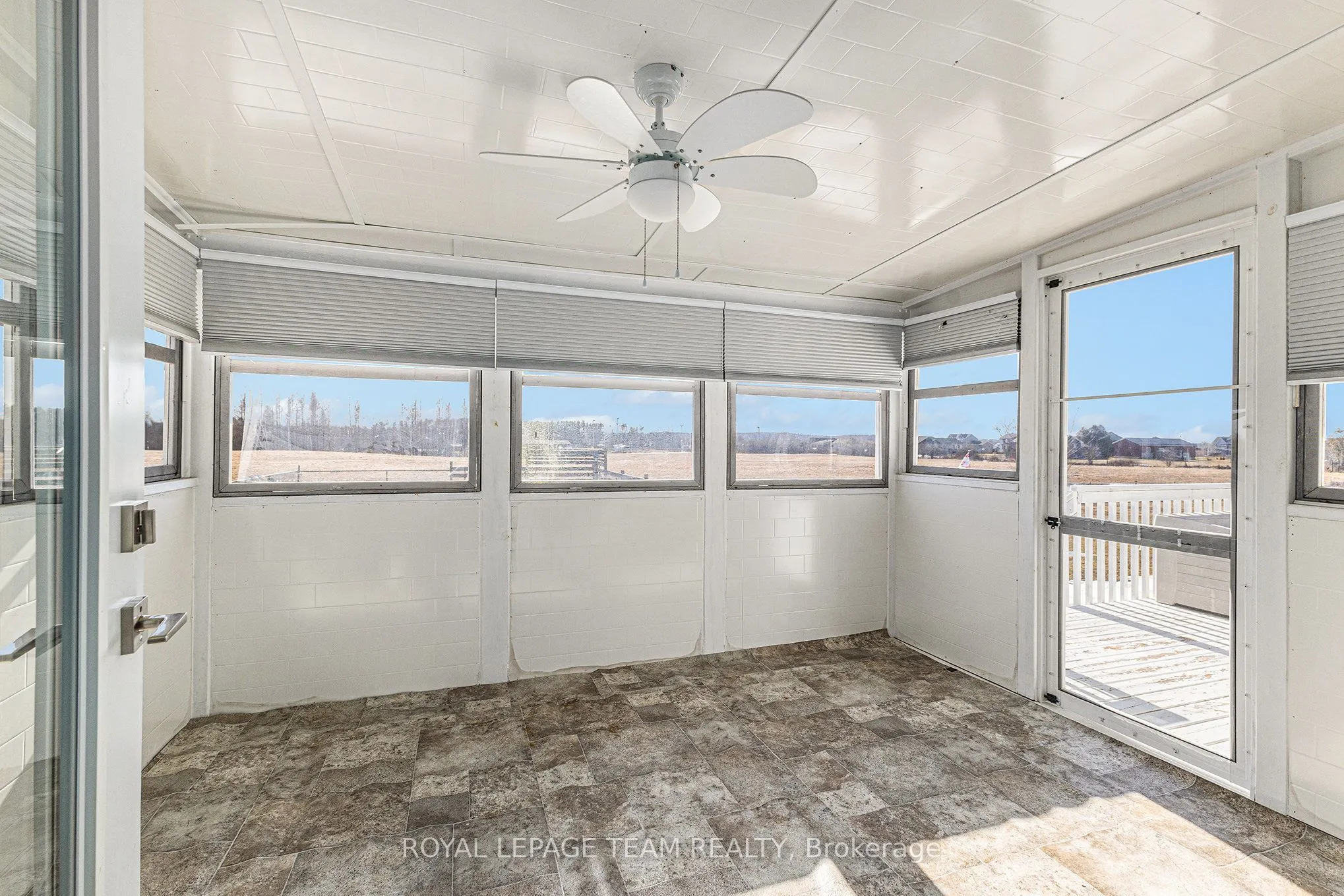 2833 Dunrobin Road
