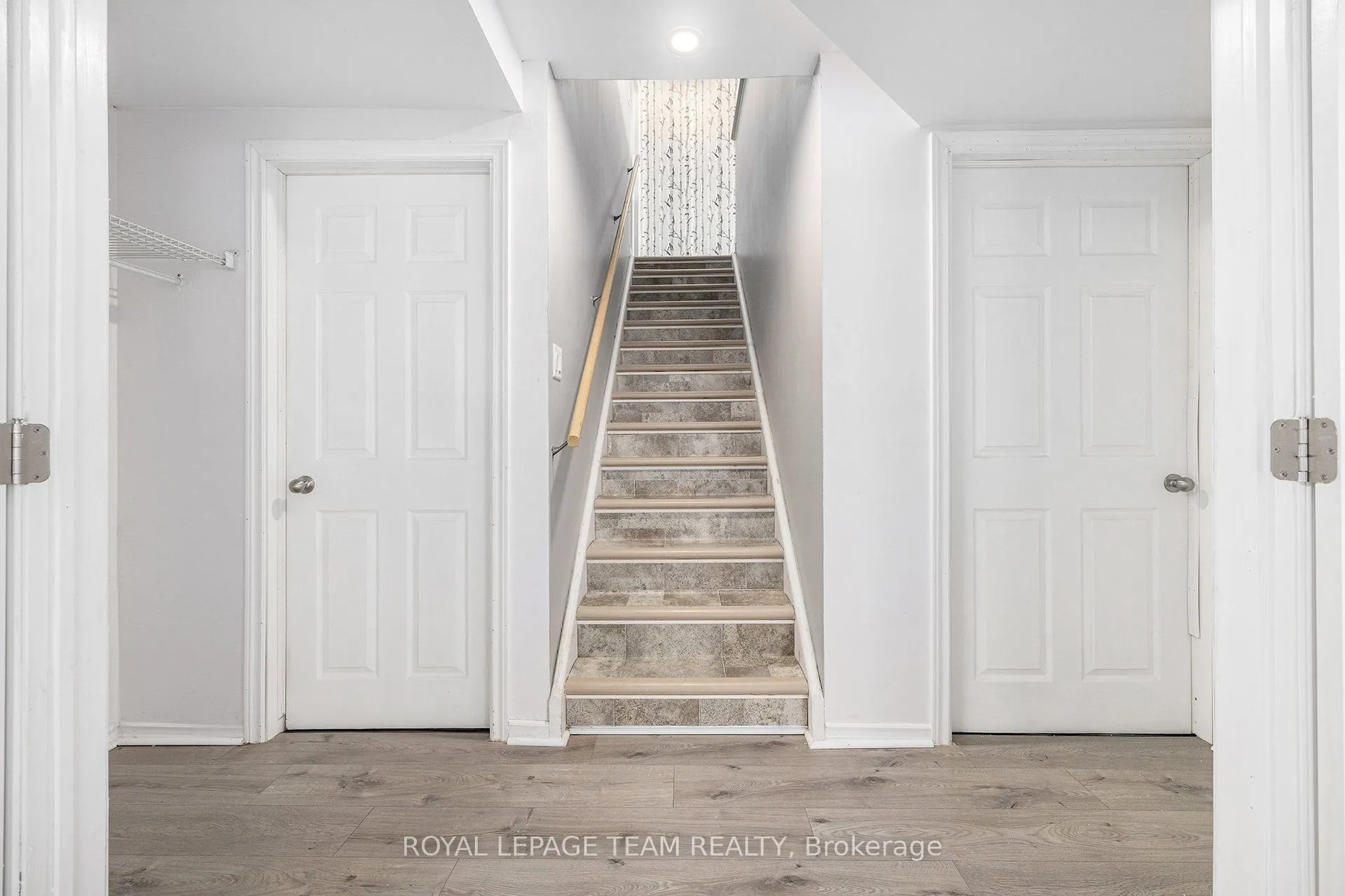 2833 Dunrobin Road