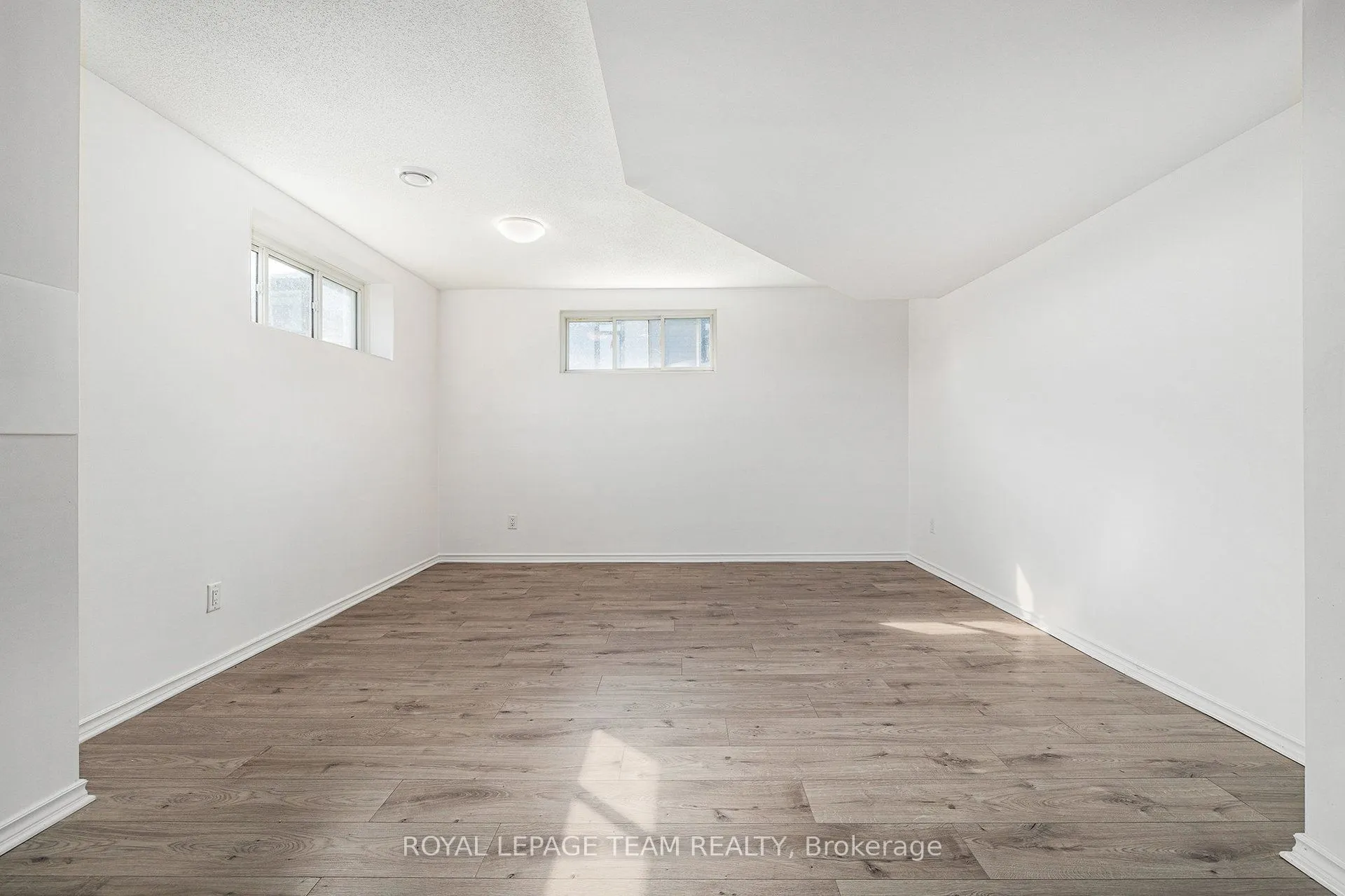 2833 Dunrobin Road