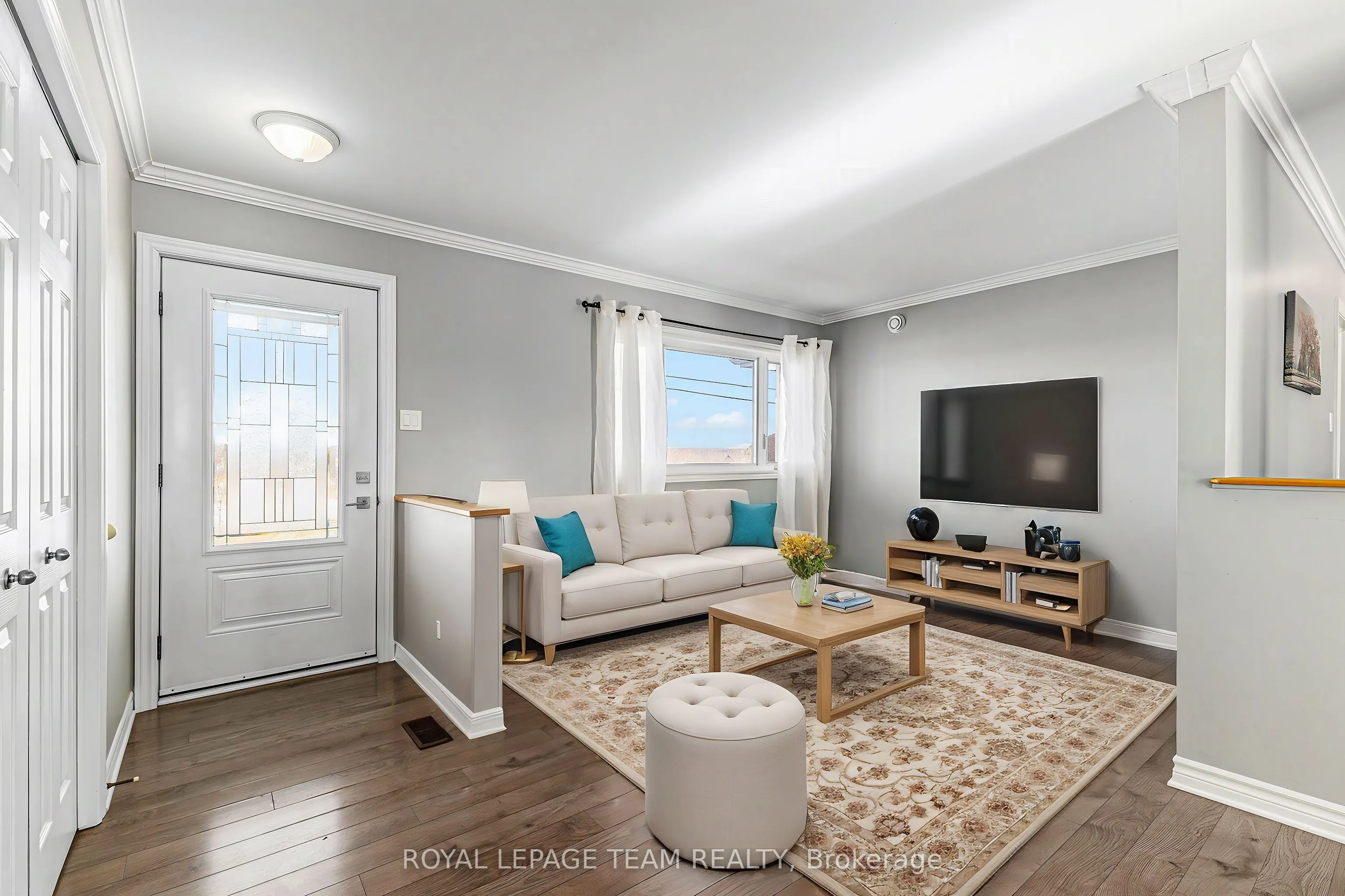 2833 Dunrobin Road