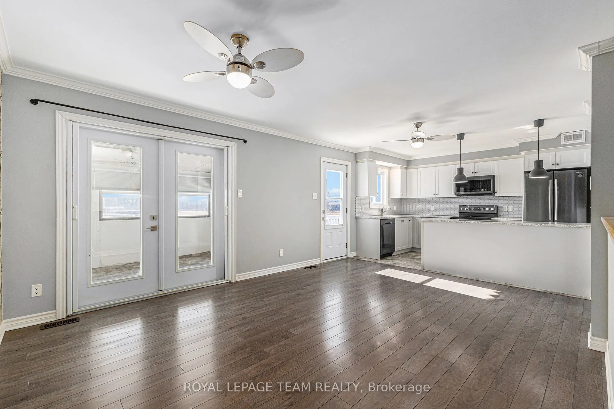 2833 Dunrobin Road