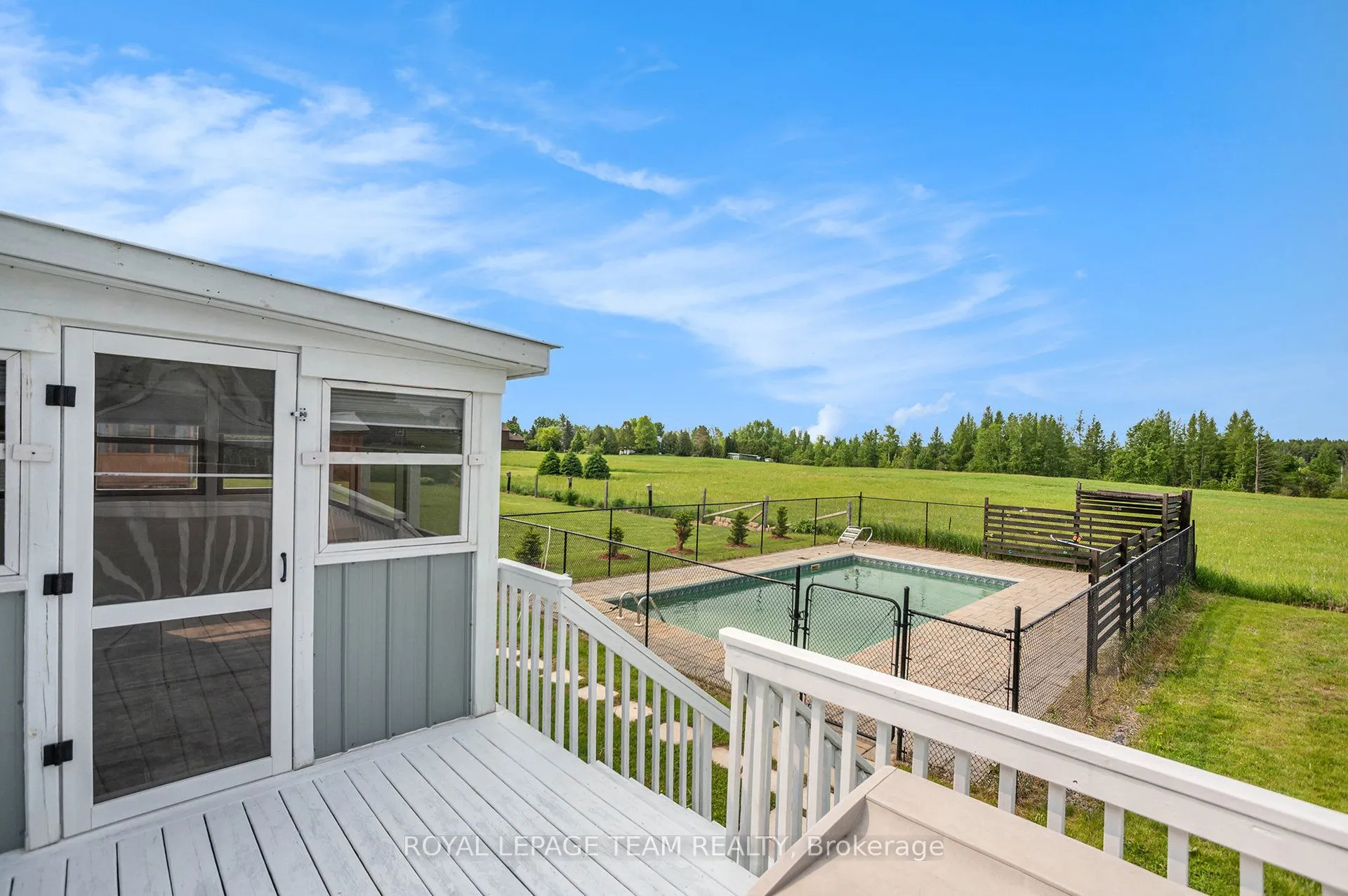 2833 Dunrobin Road