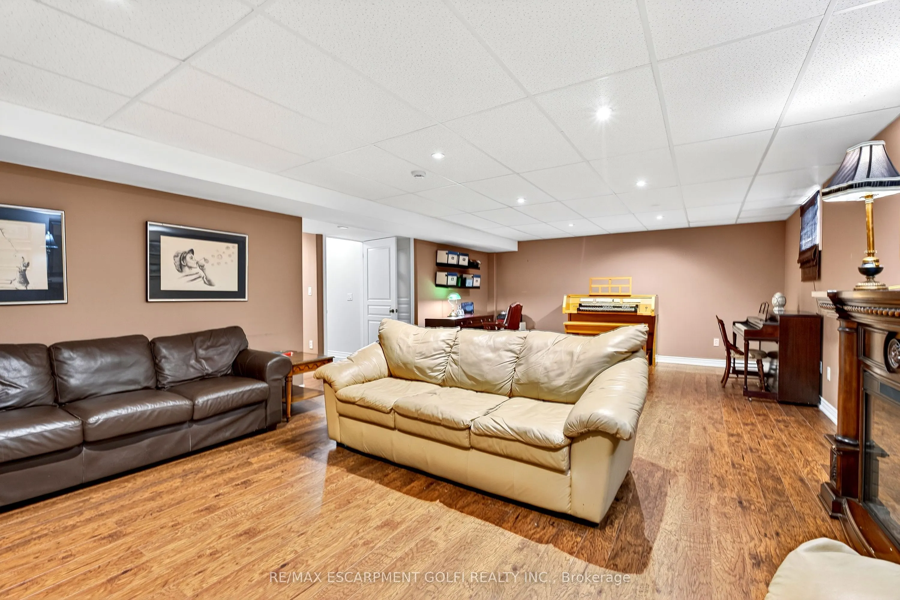 605 Welland Avenue, #33