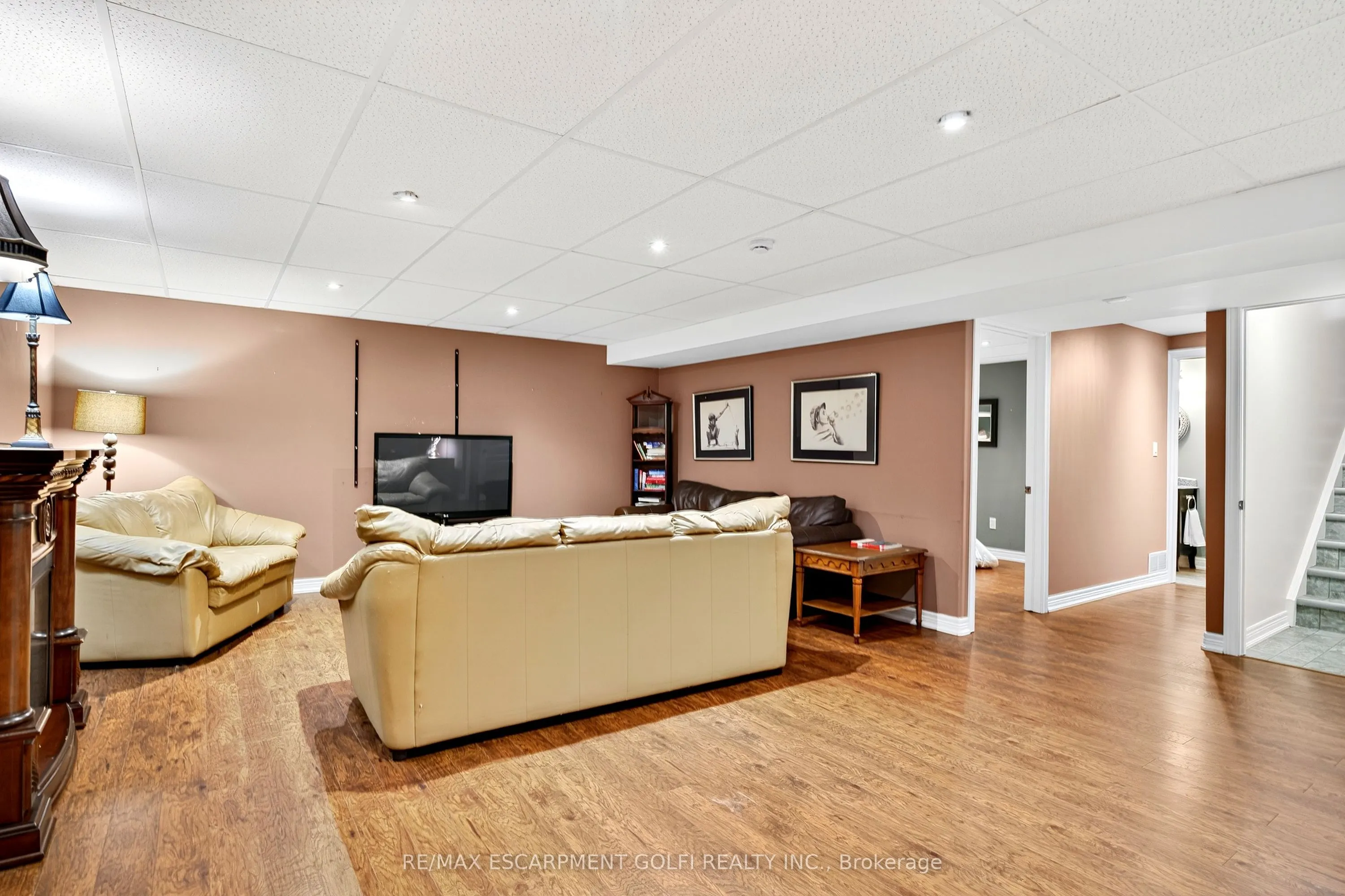 605 Welland Avenue, #33