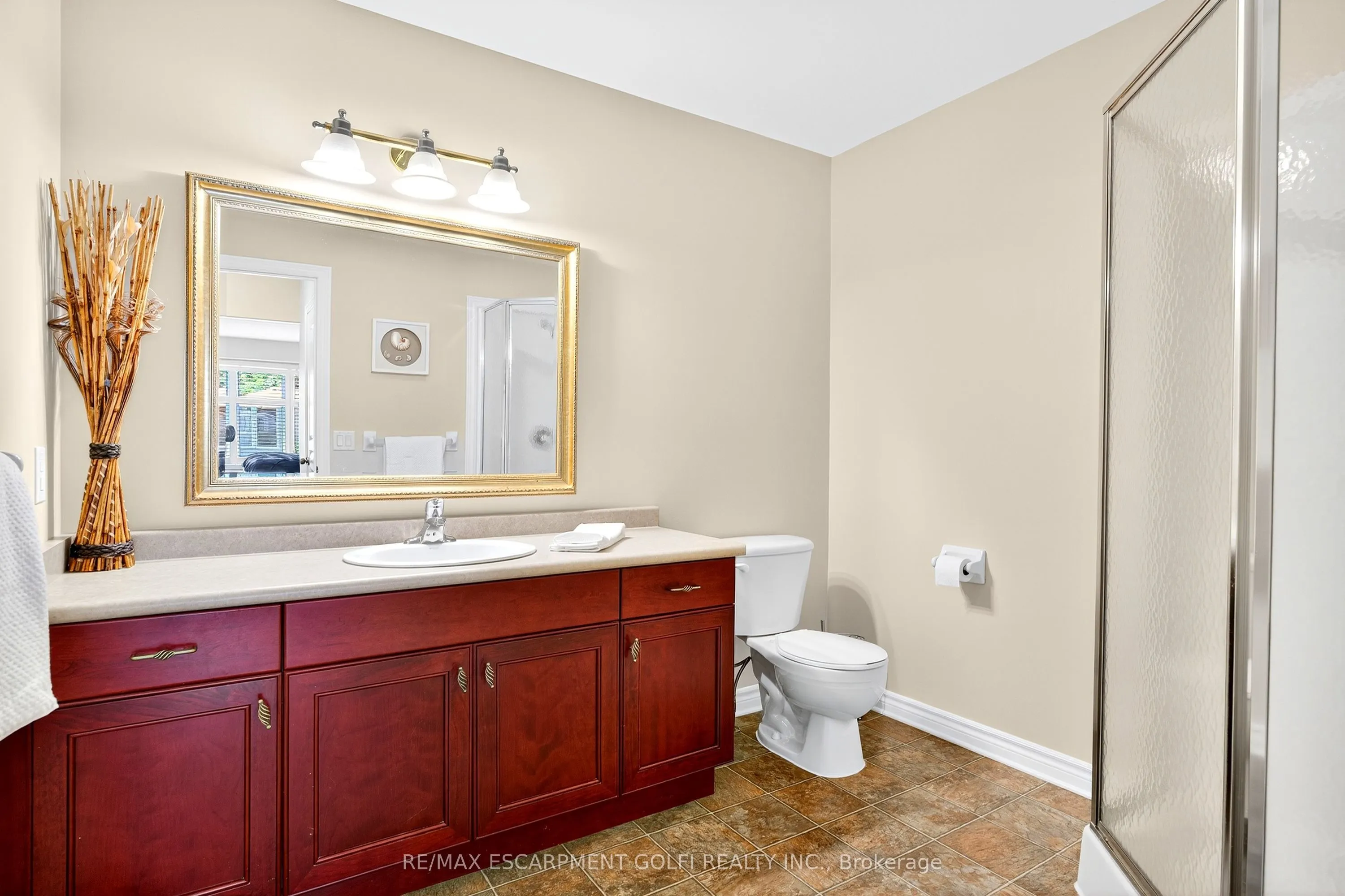605 Welland Avenue, #33