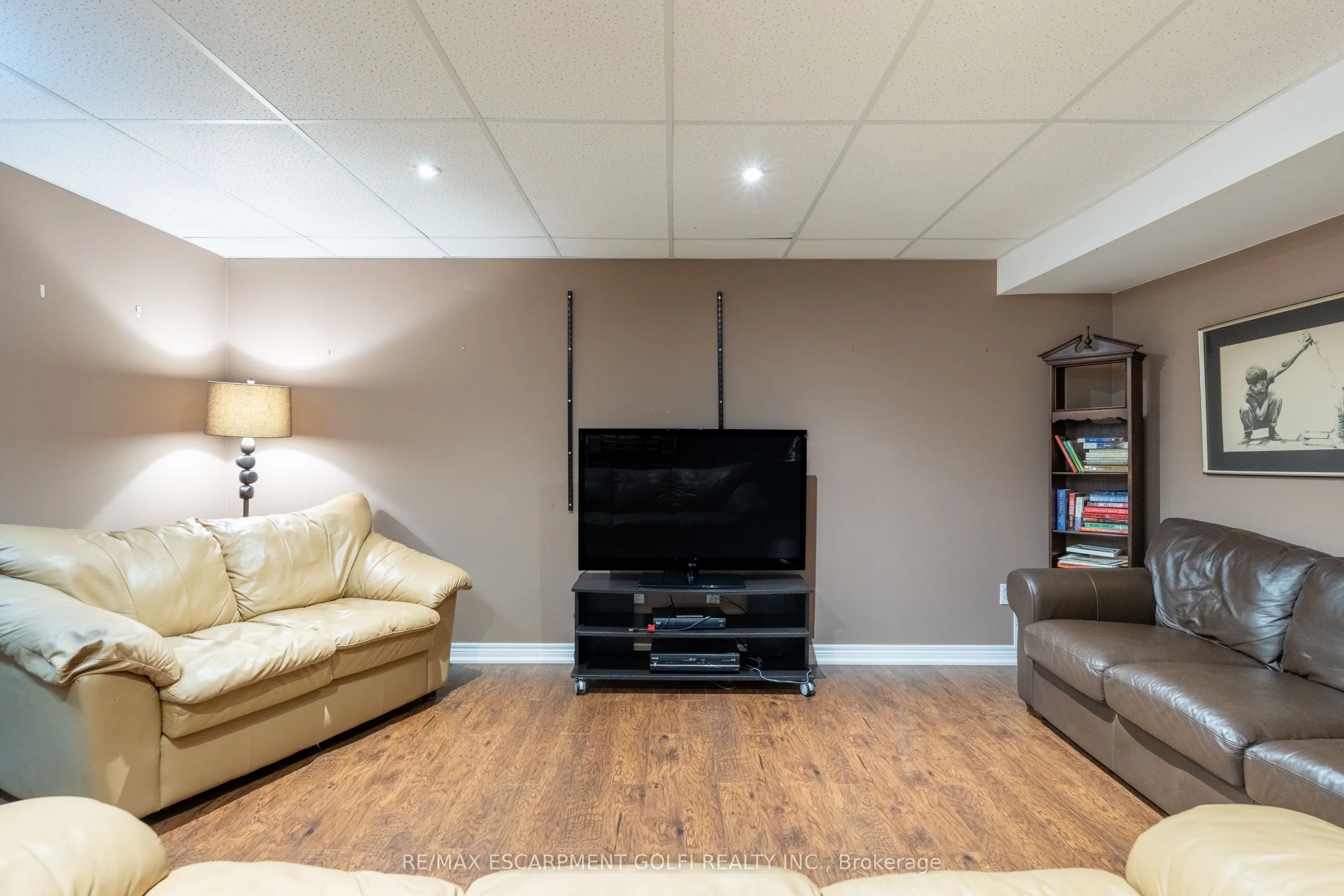 605 Welland Avenue, #33