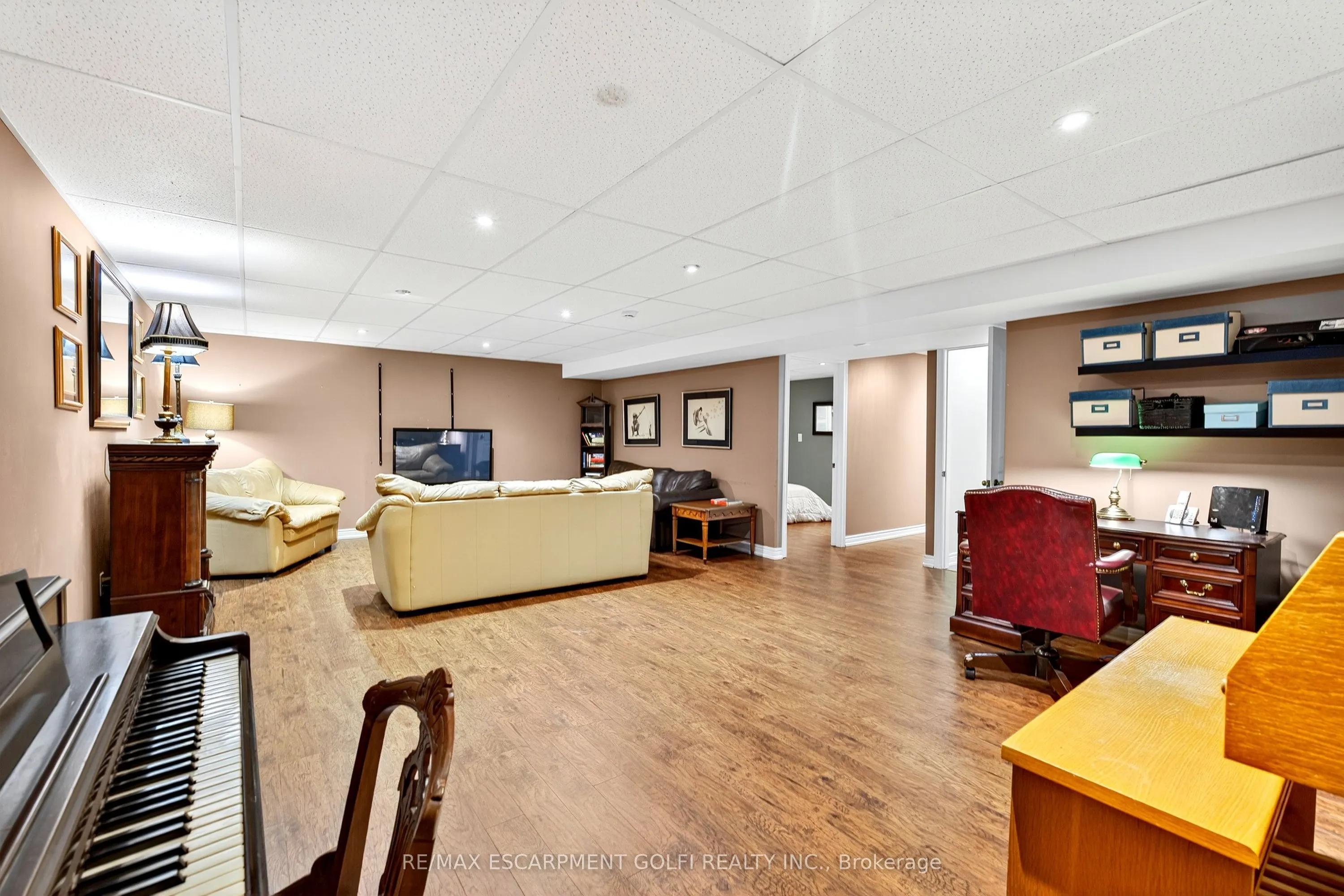 605 Welland Avenue, #33