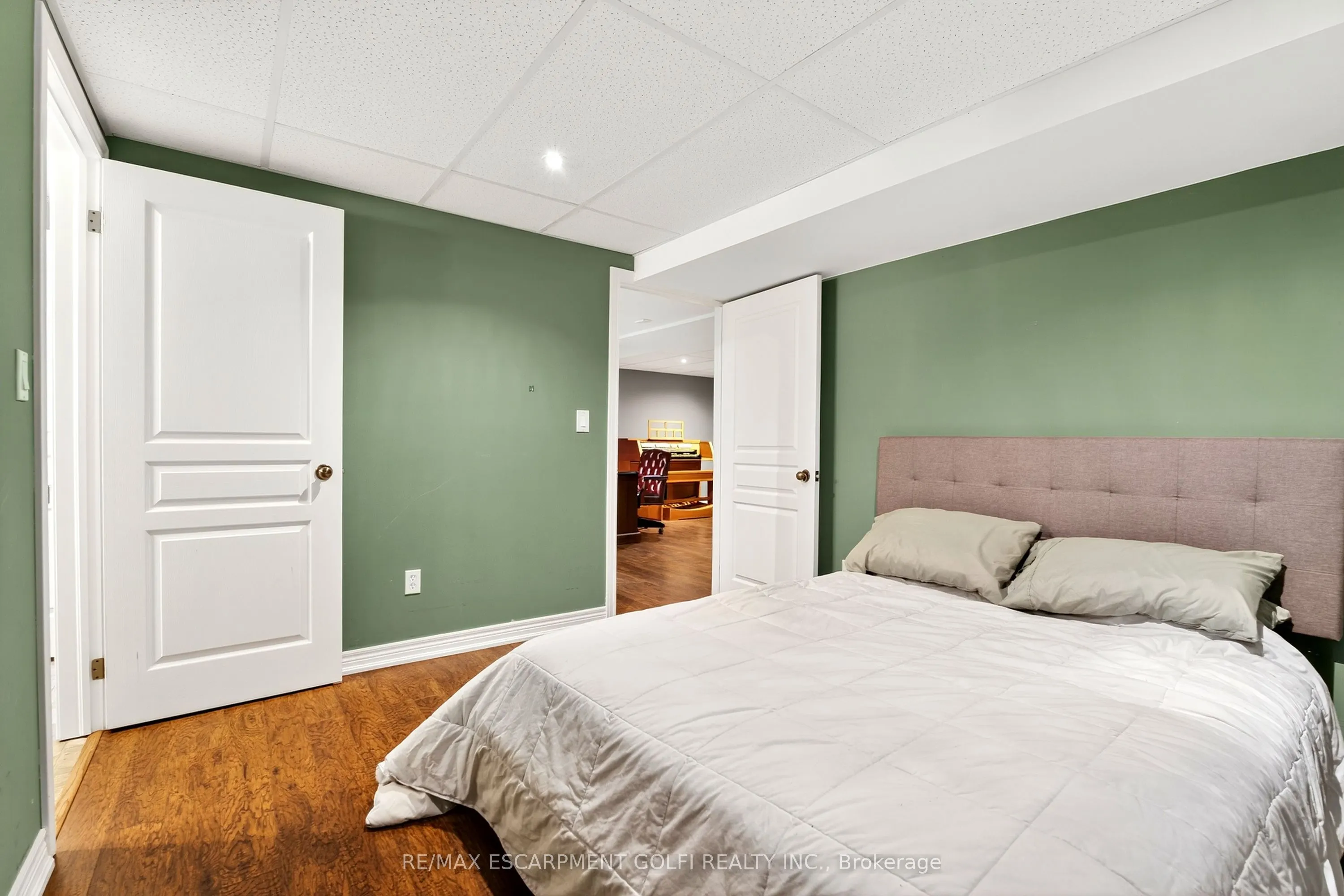 605 Welland Avenue, #33