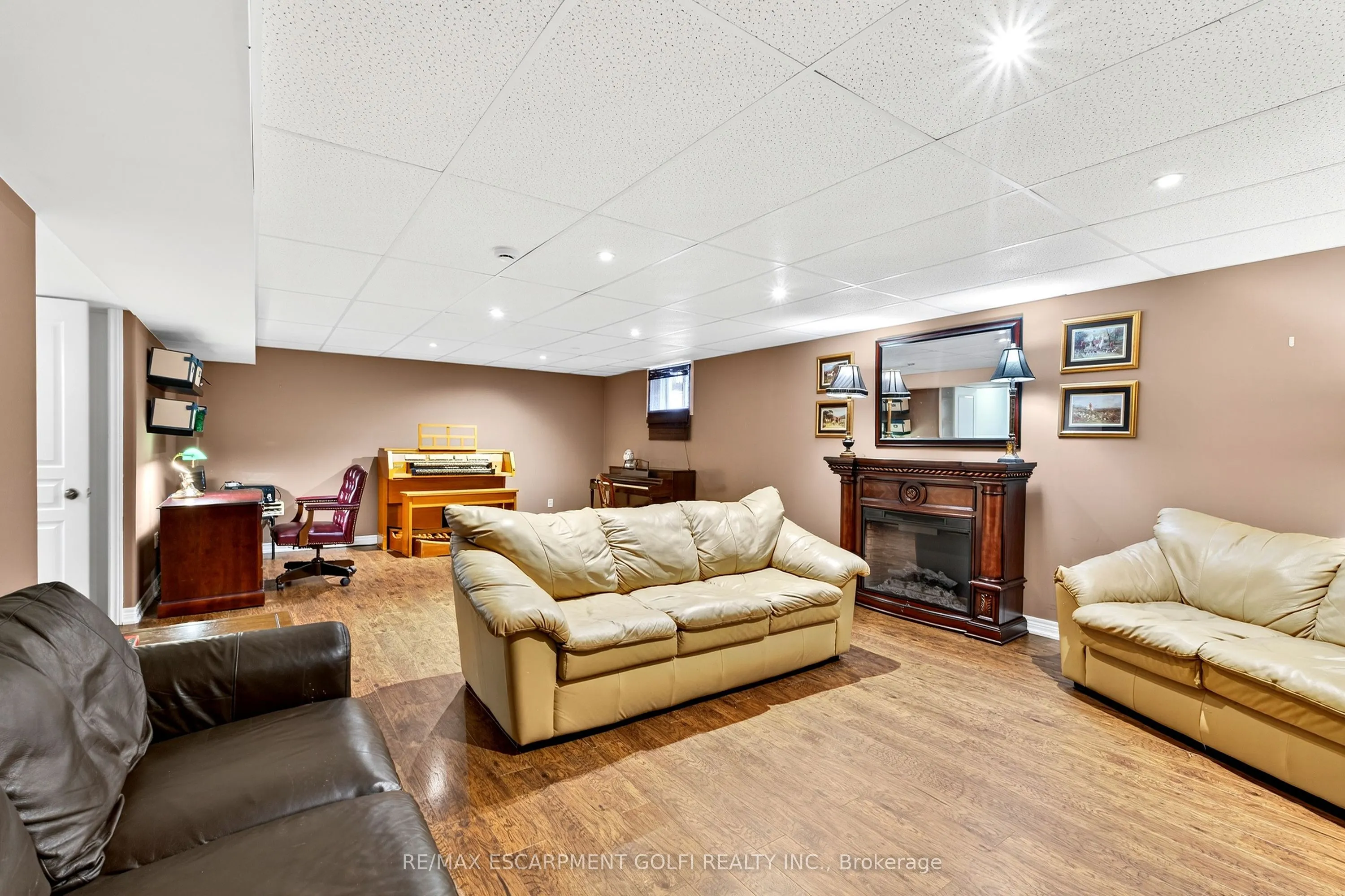 605 Welland Avenue, #33