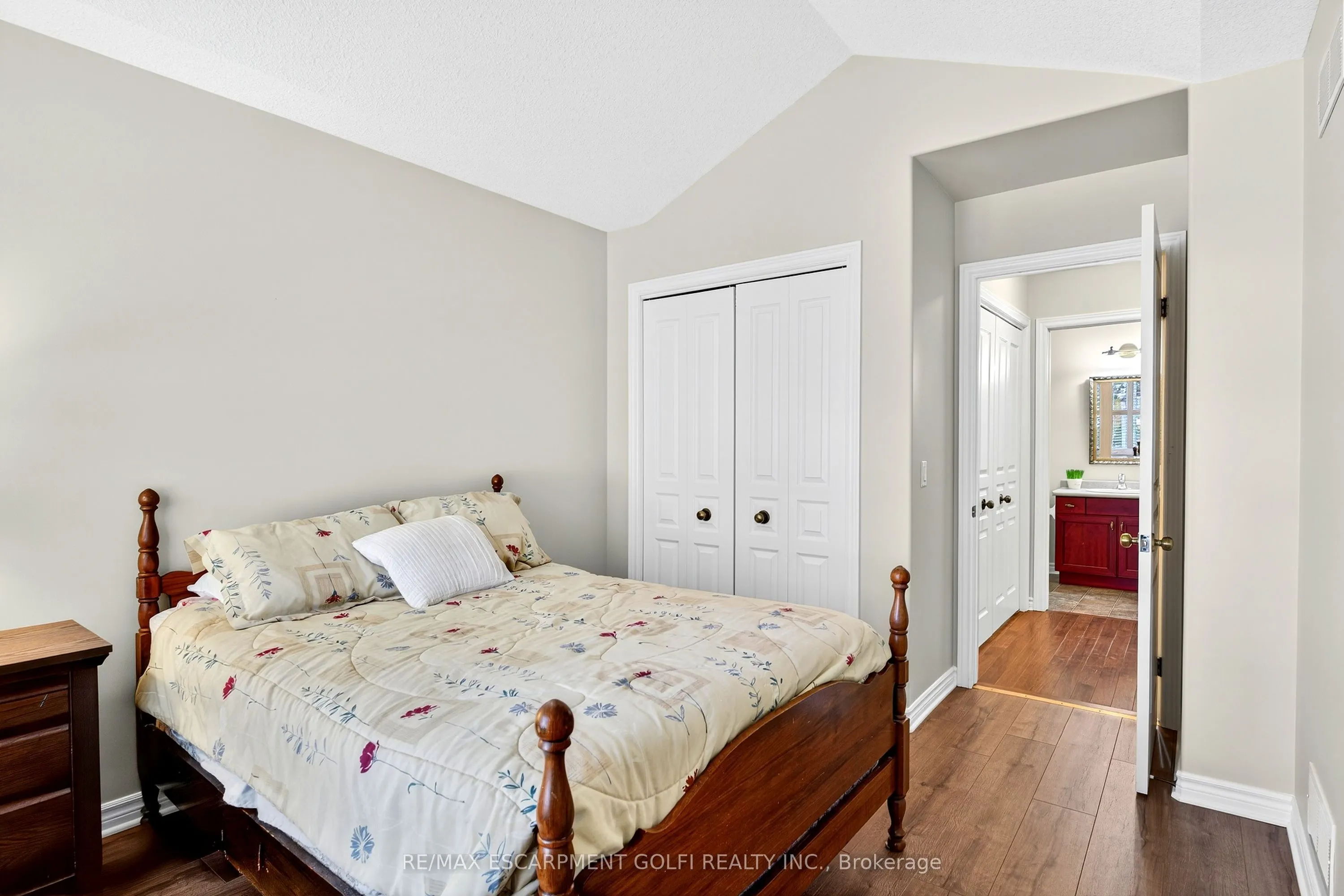 605 Welland Avenue, #33