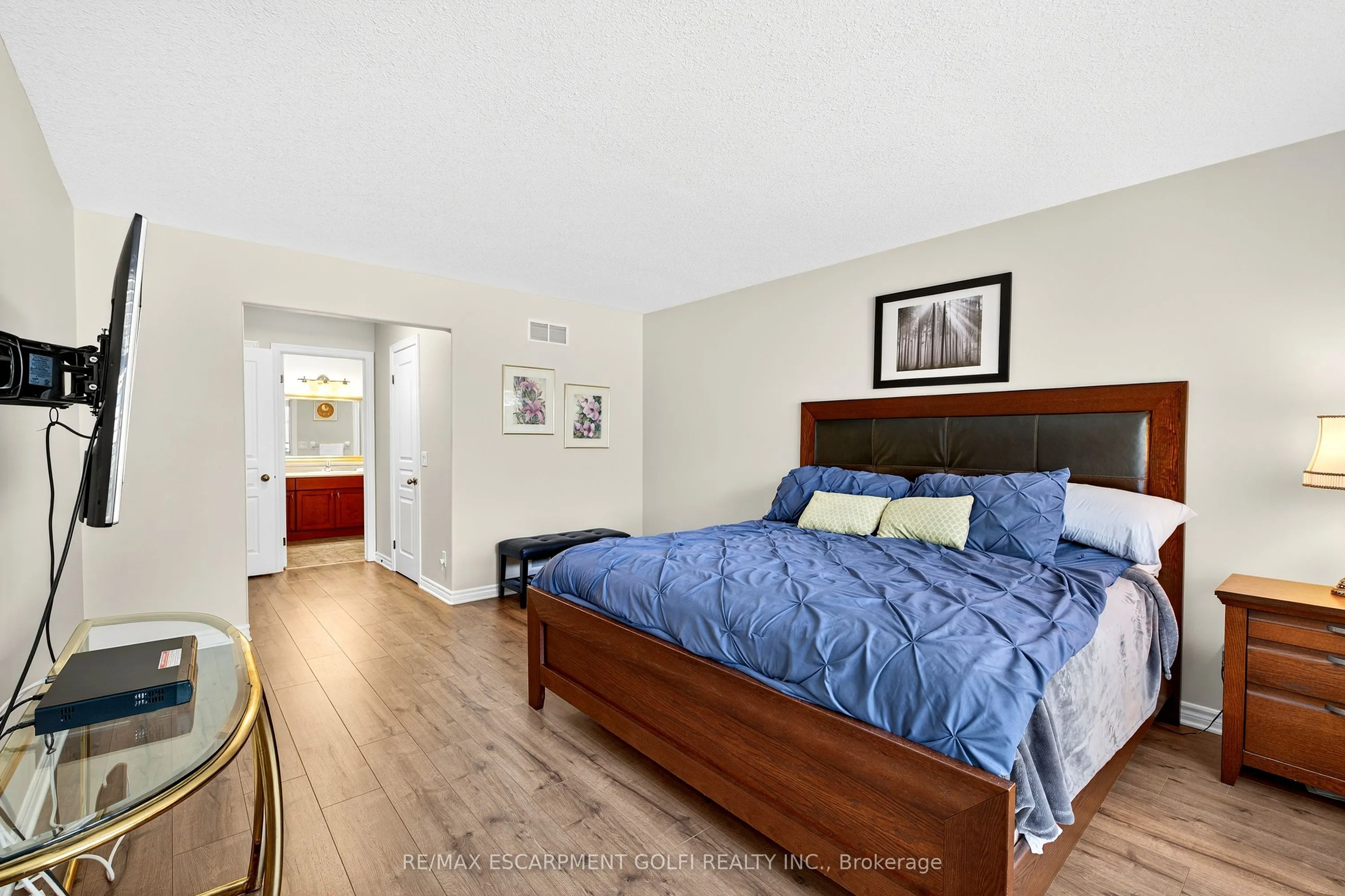 605 Welland Avenue, #33