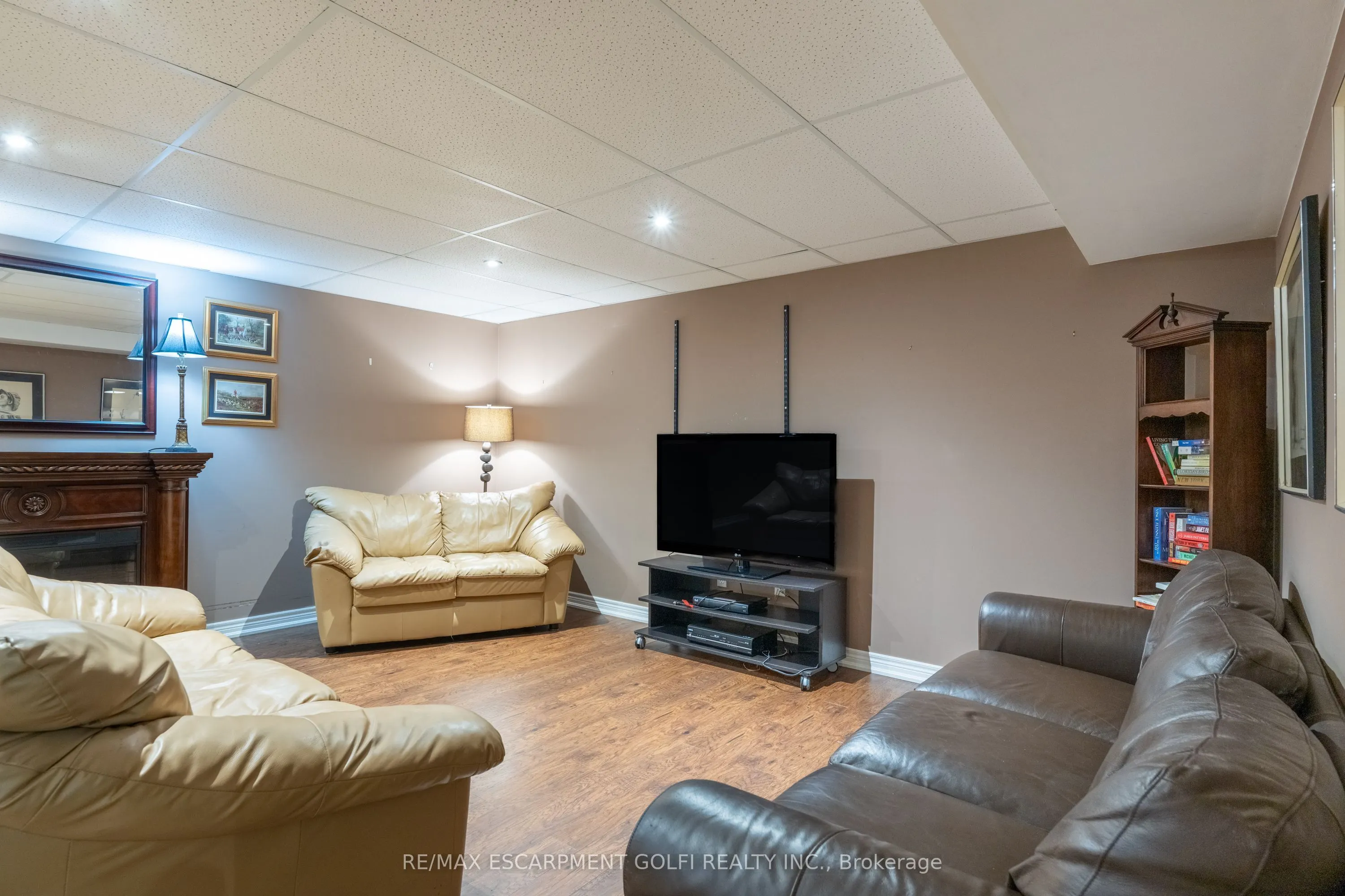 605 Welland Avenue, #33