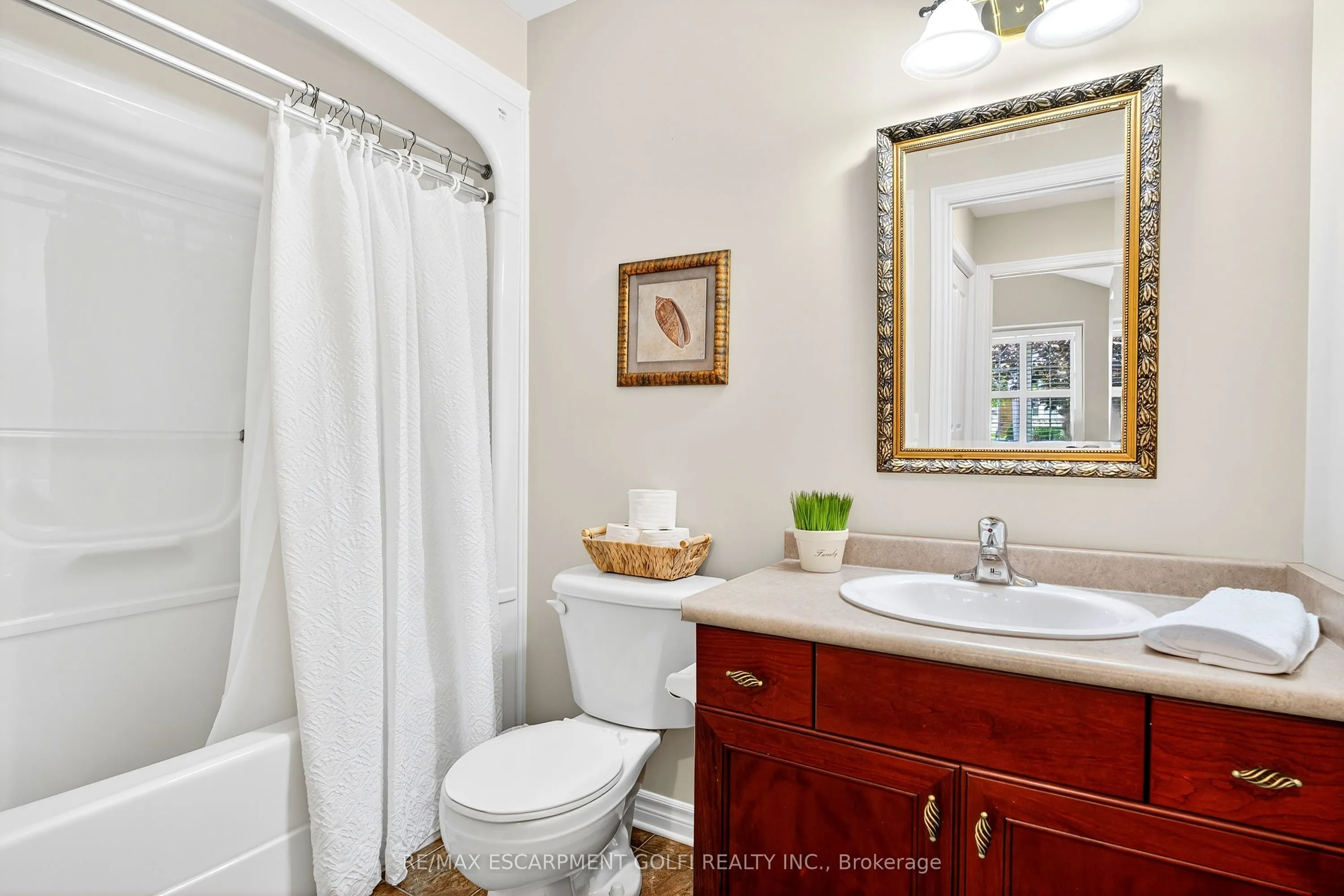 605 Welland Avenue, #33