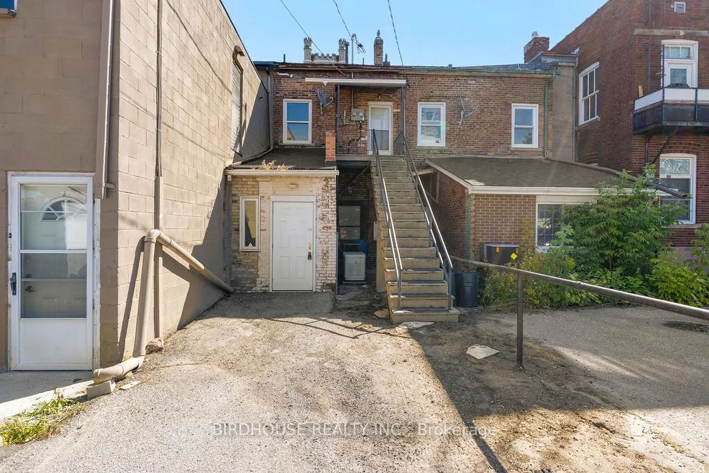 37 William Street N