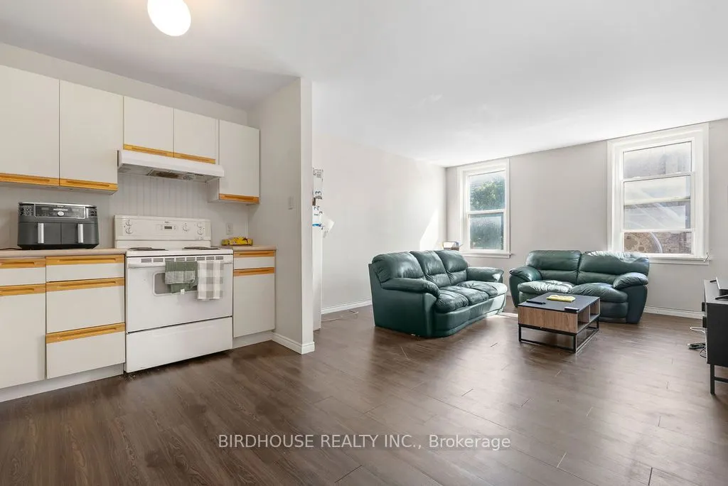 37 William Street N