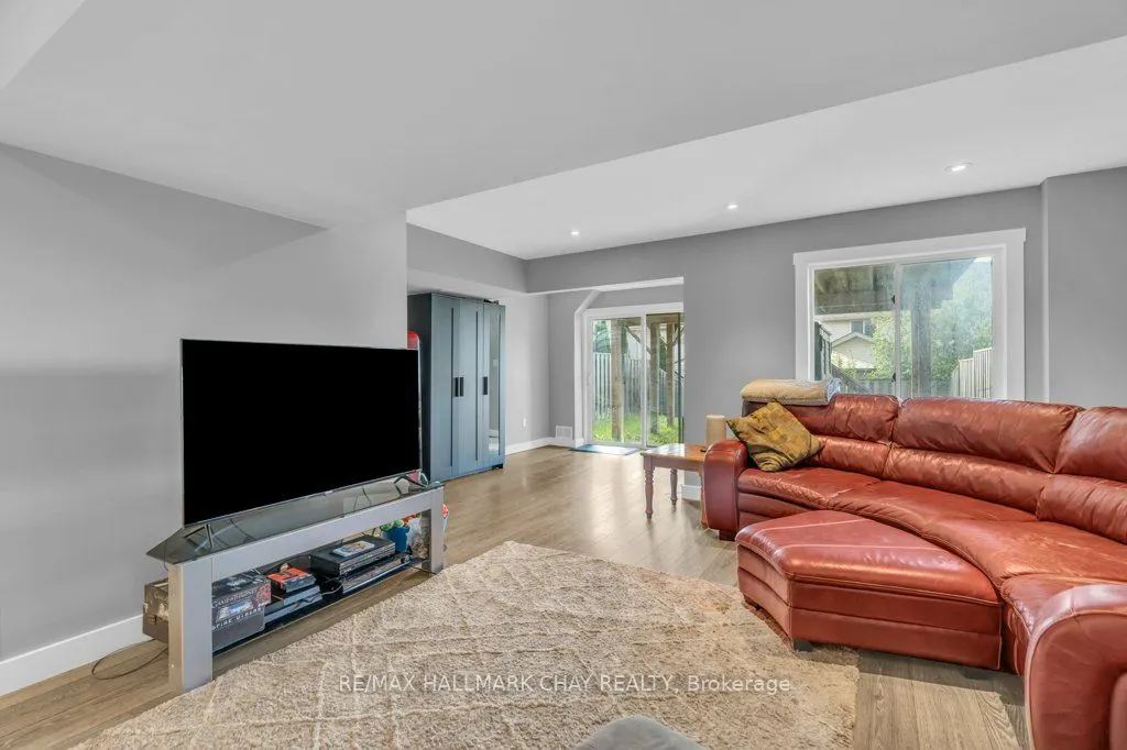 3 Davison Drive