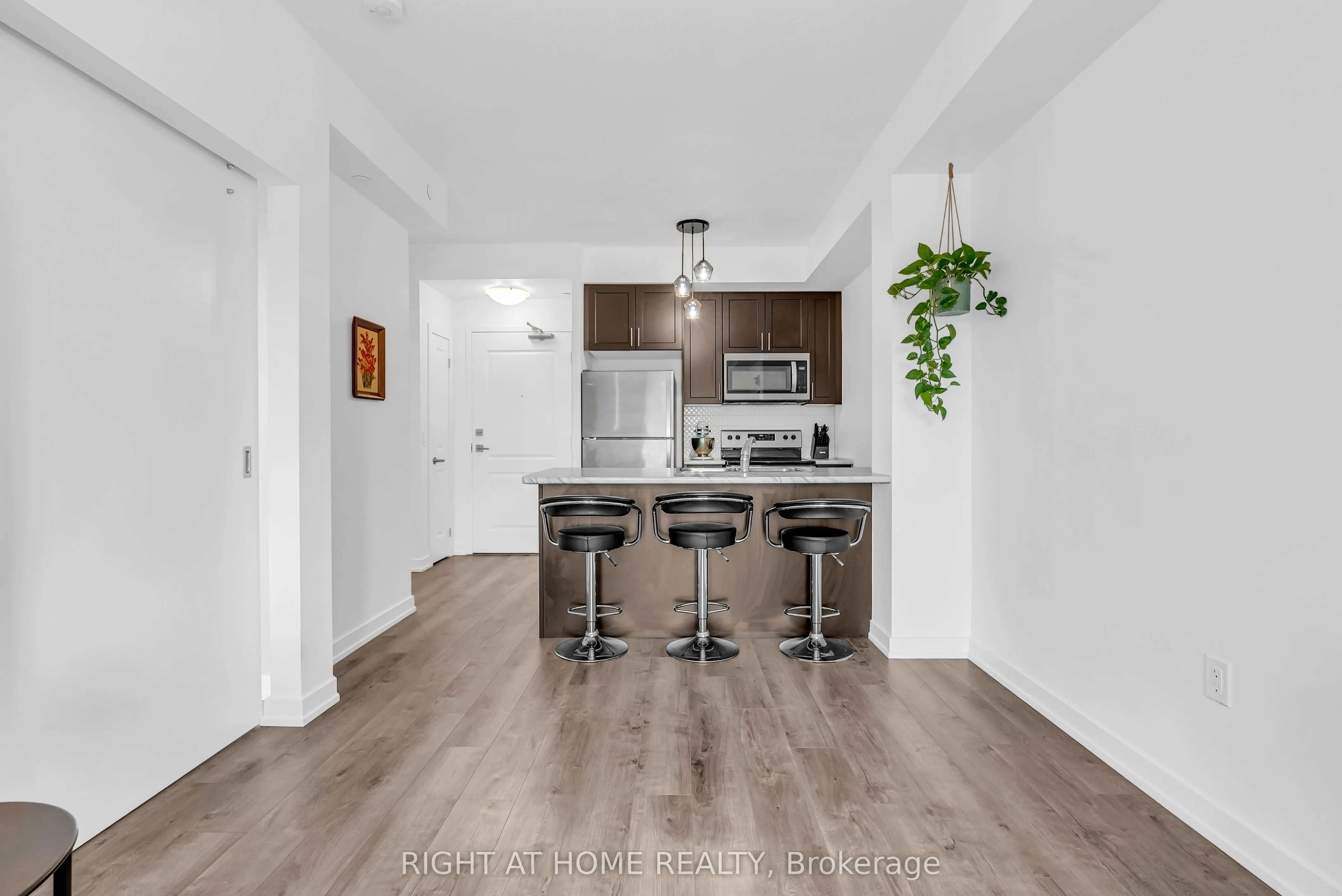 5055 Greenlane Road, #208