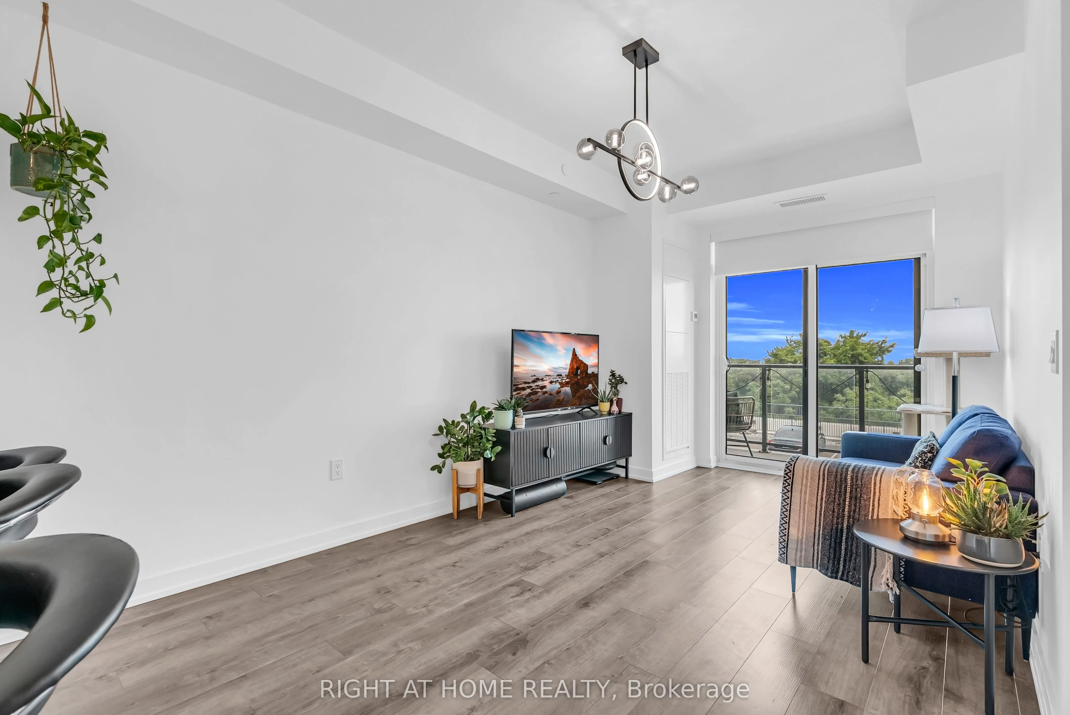 5055 Greenlane Road, #208