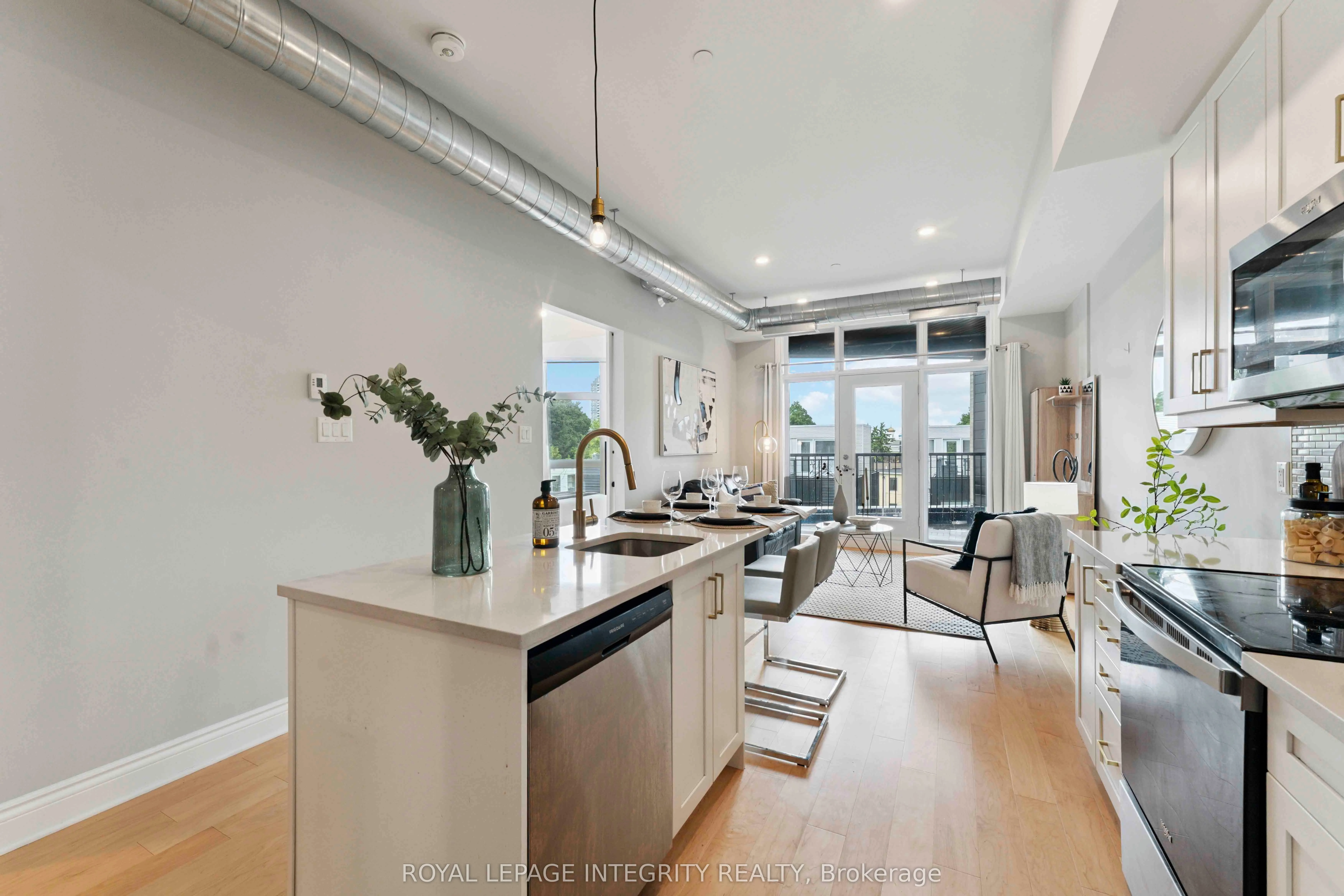 101 Pinhey Street, #302