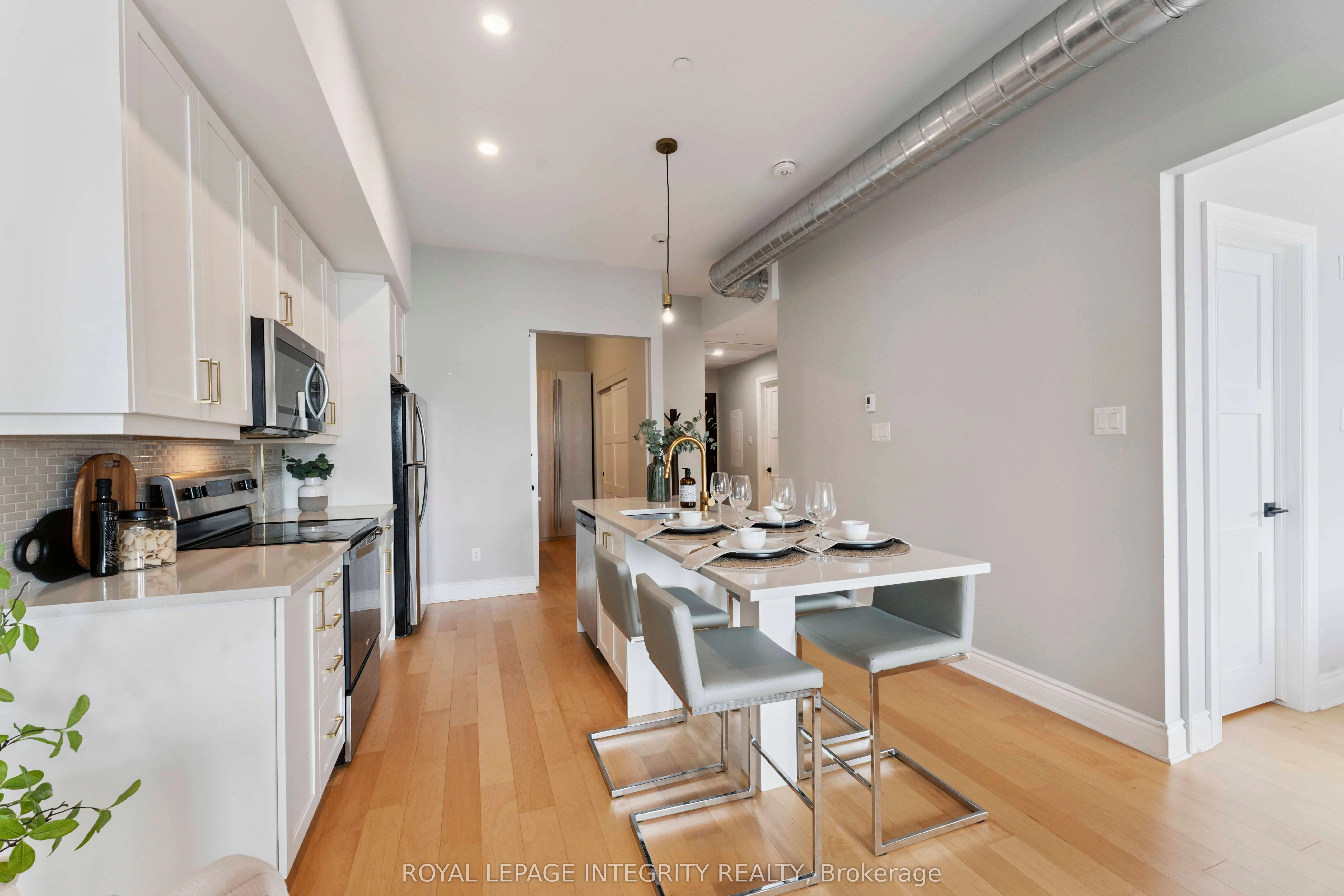 101 Pinhey Street, #302