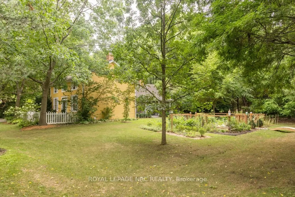 85 Queenston Street