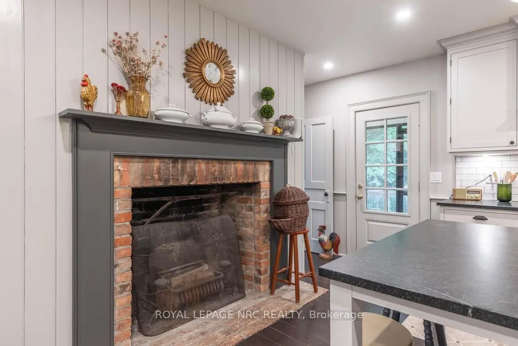 85 Queenston Street