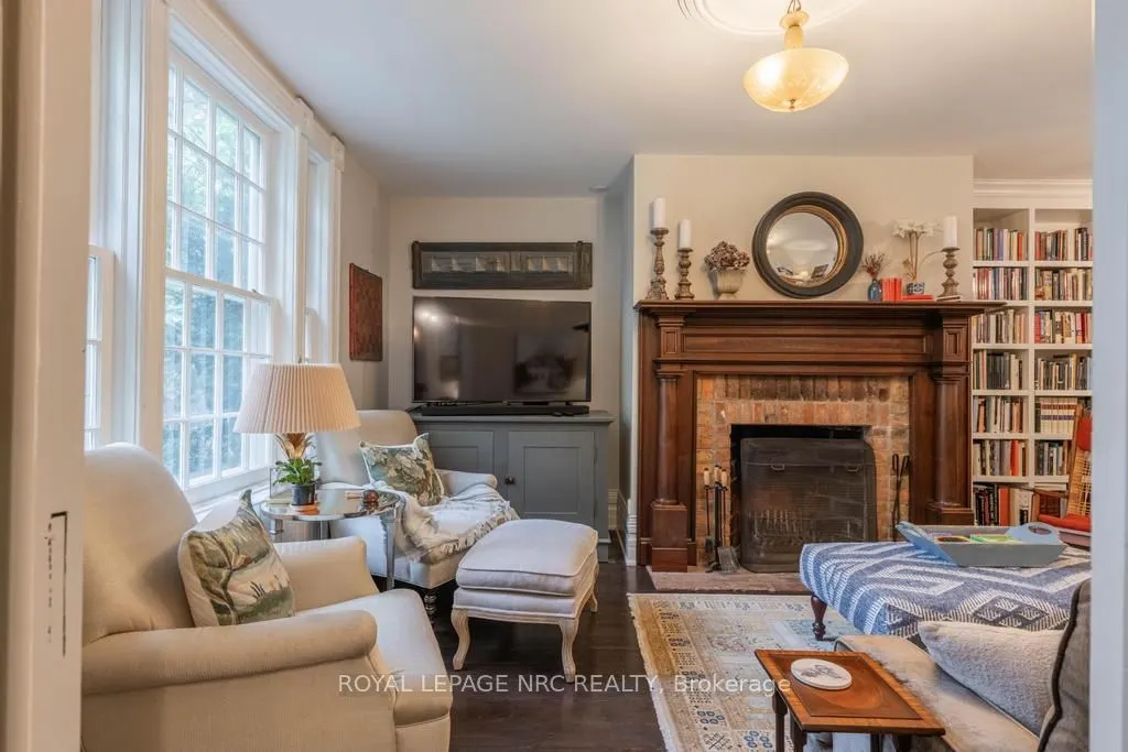 85 Queenston Street
