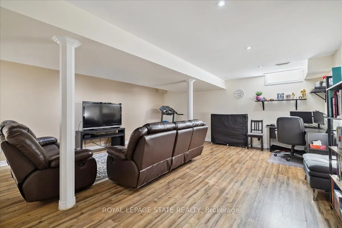 42 Meadow Wood Crescent