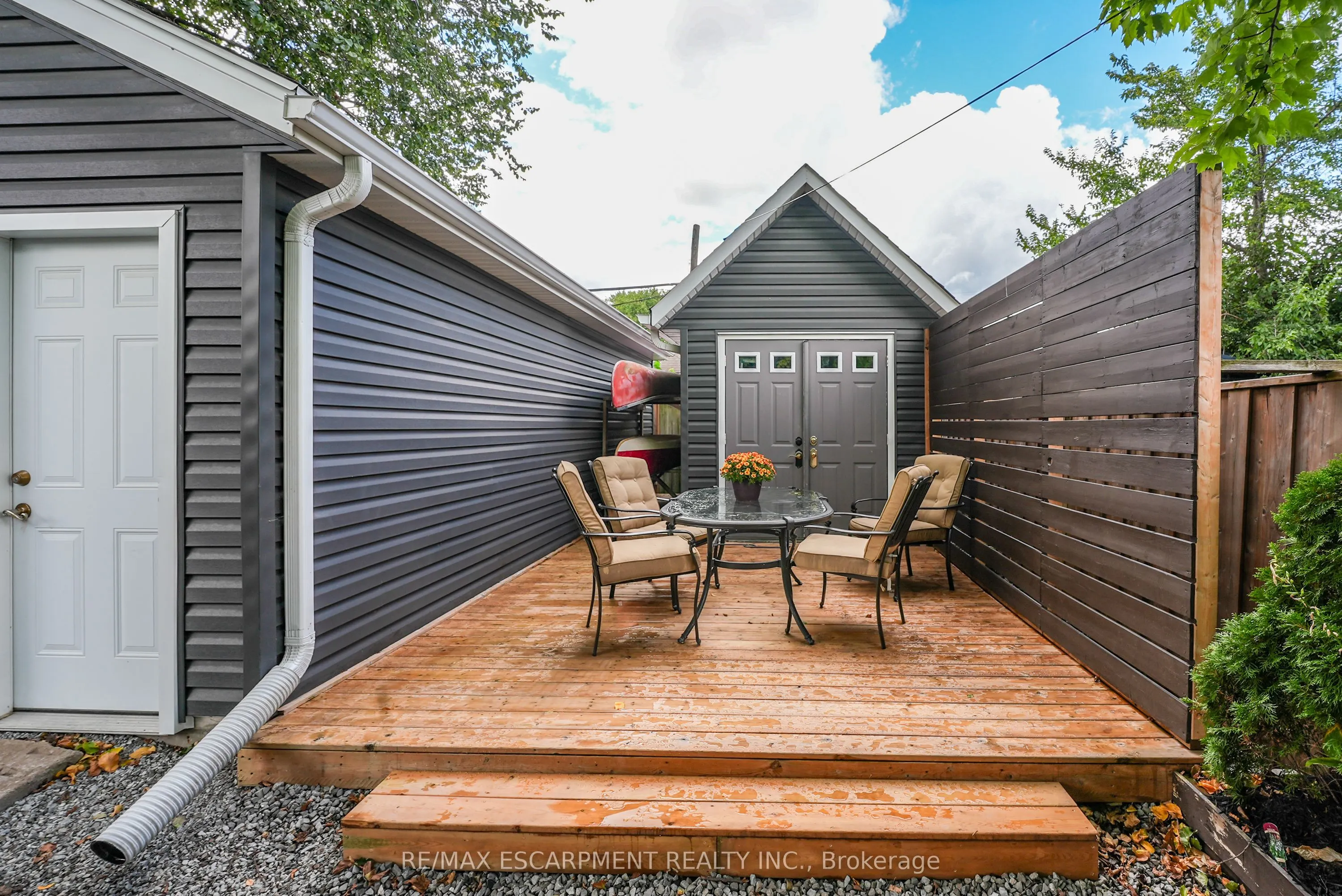 1 Waverley Road