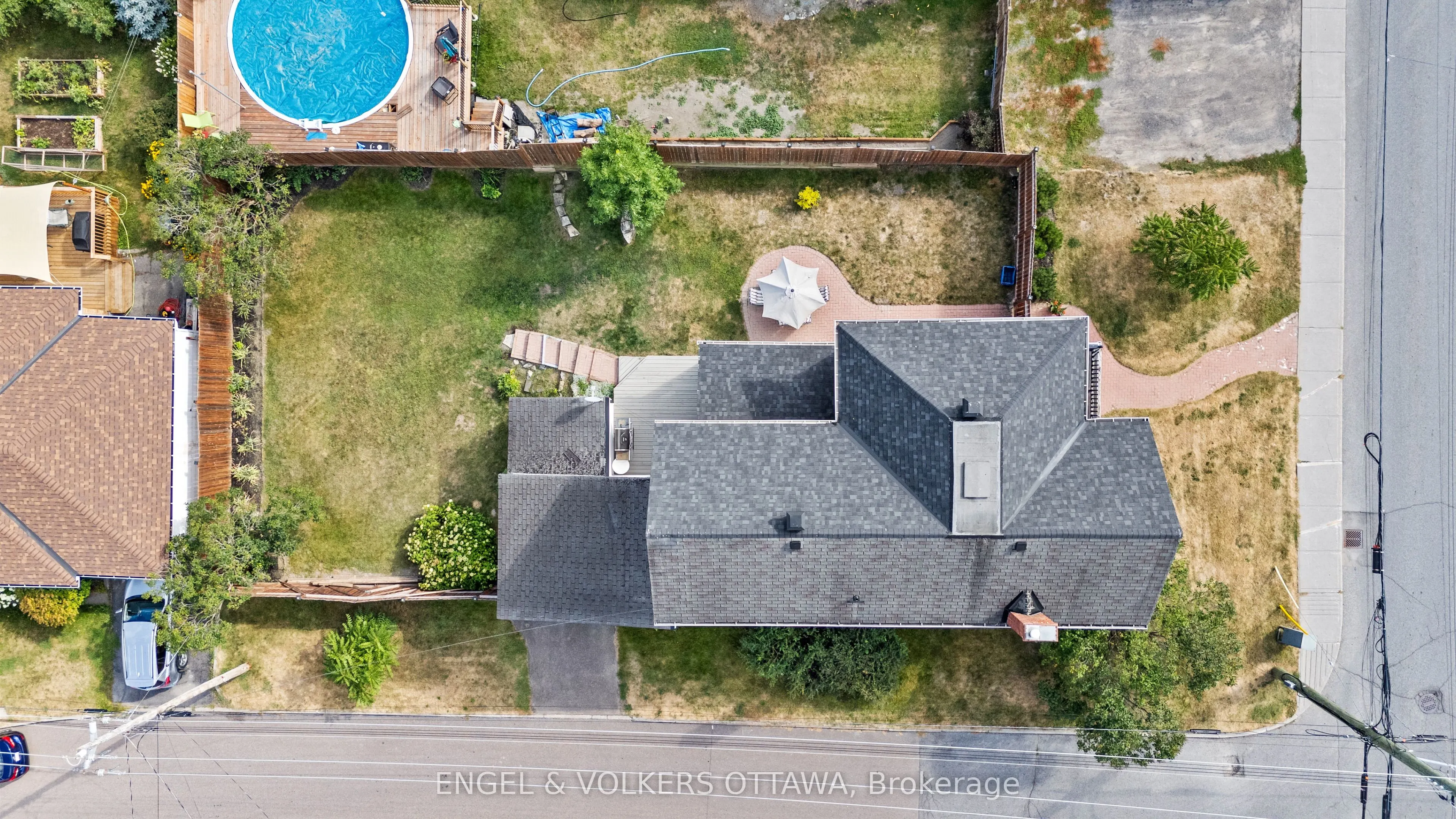 219 John Street N