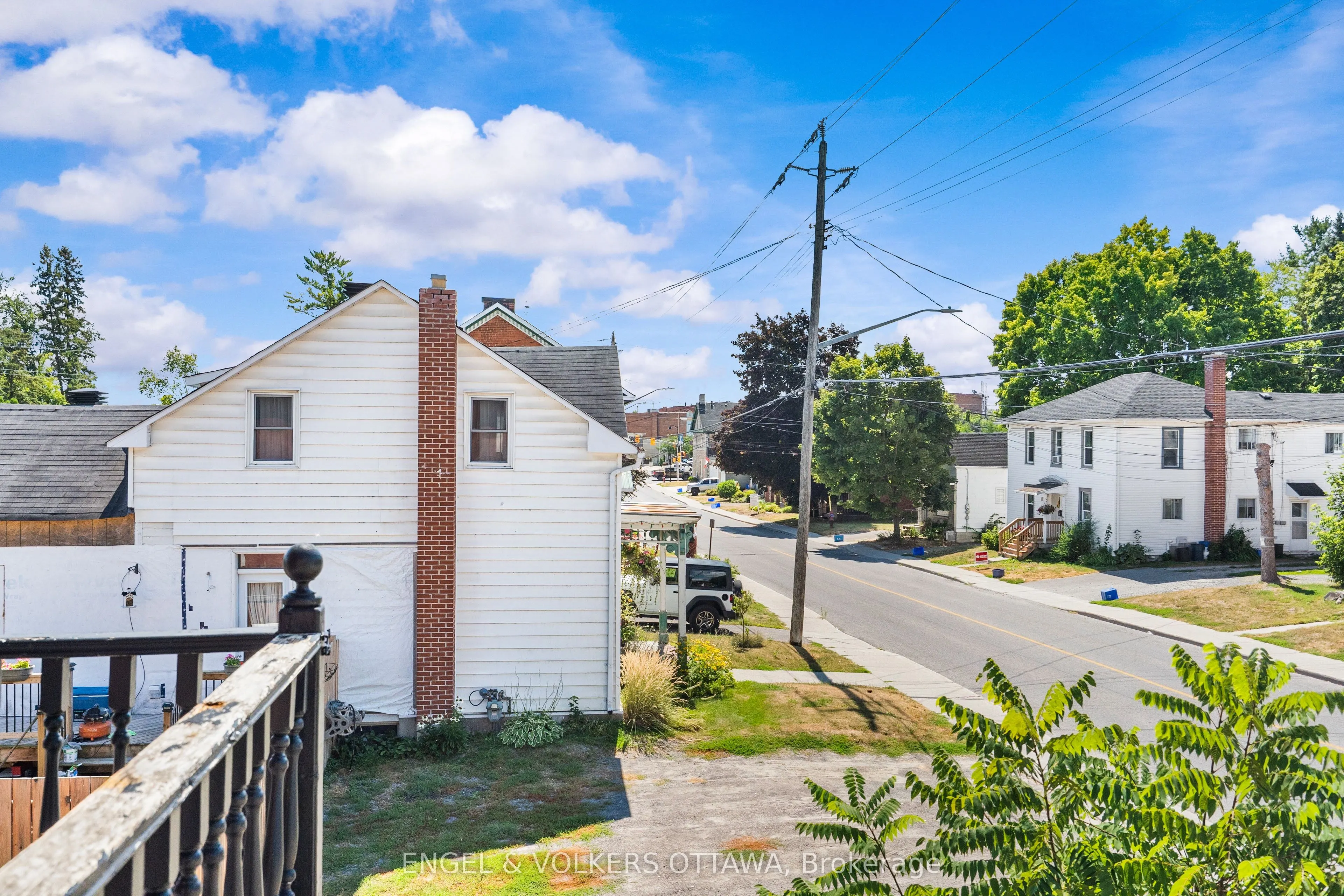 219 John Street N