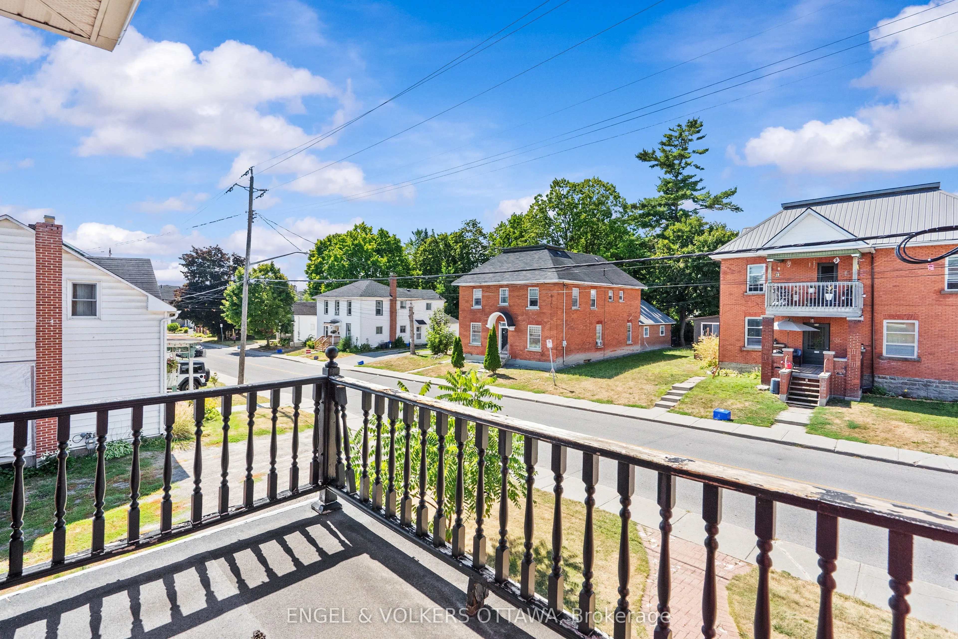 219 John Street N