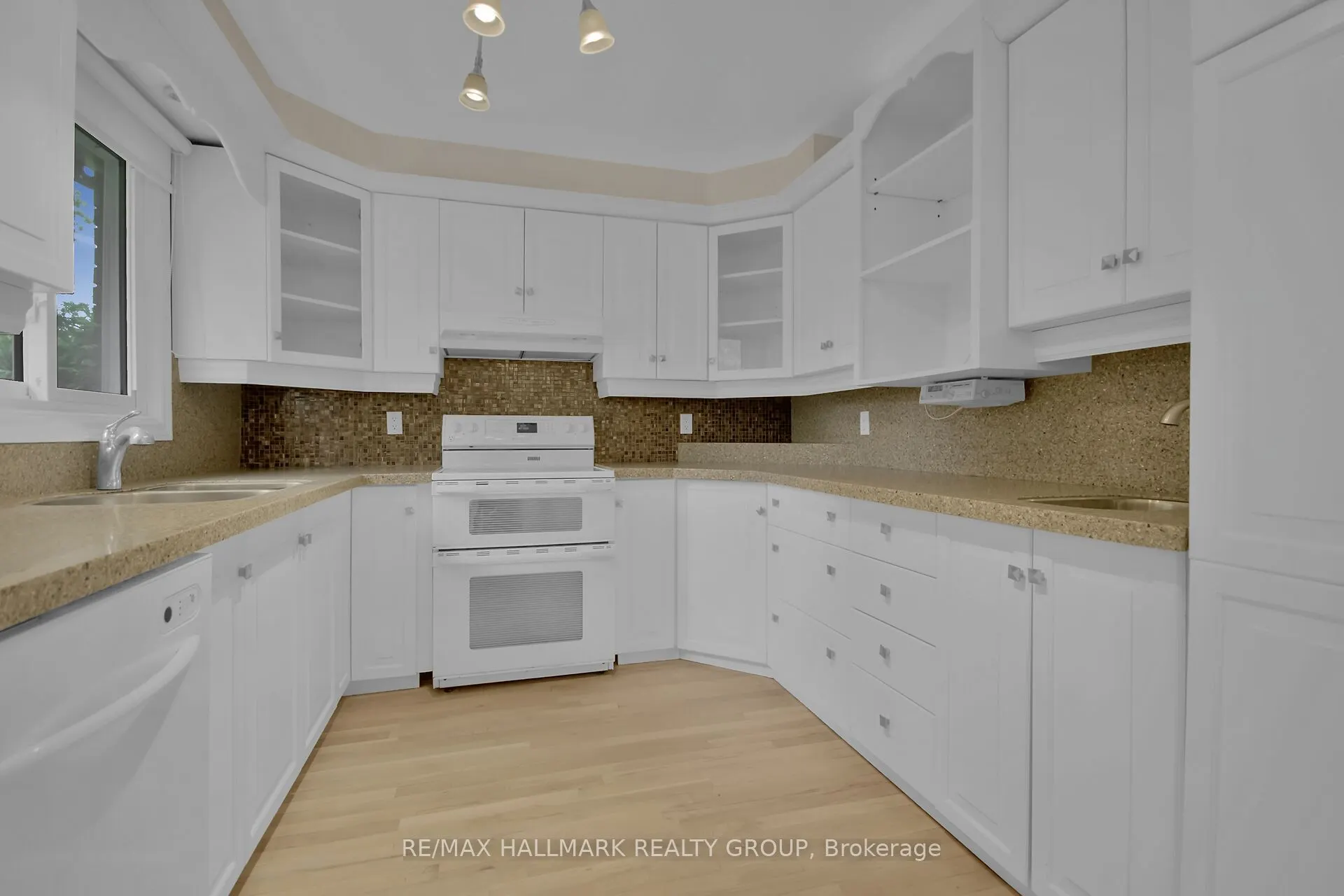 30 Brodeur Crescent