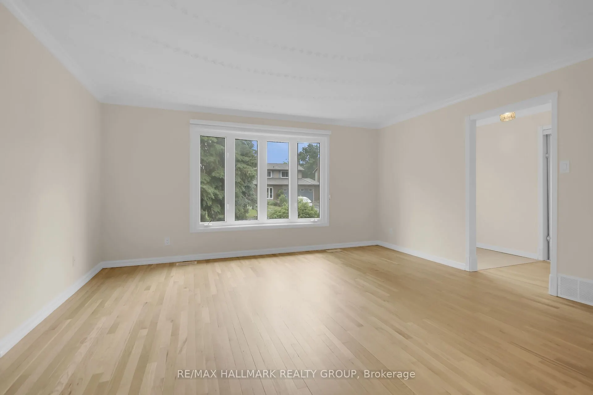 30 Brodeur Crescent