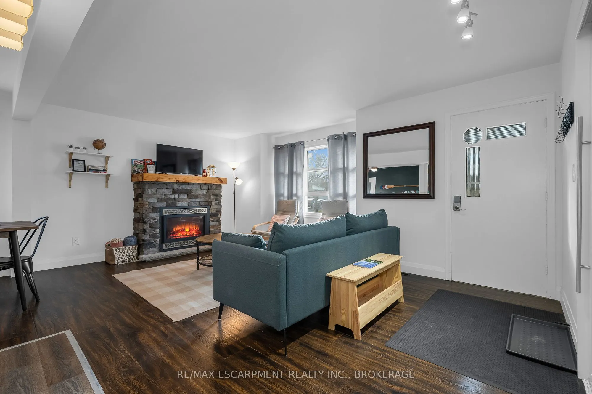 12 PARKVIEW Crescent, #Main