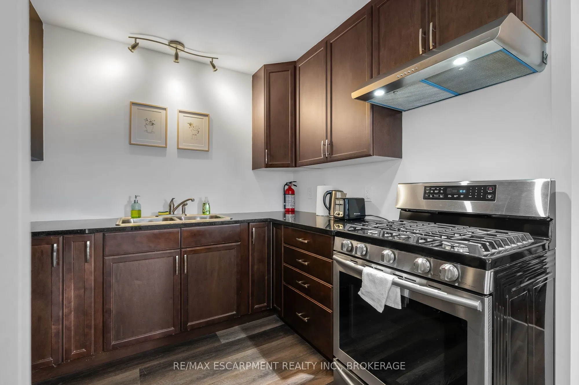 12 PARKVIEW Crescent, #Main