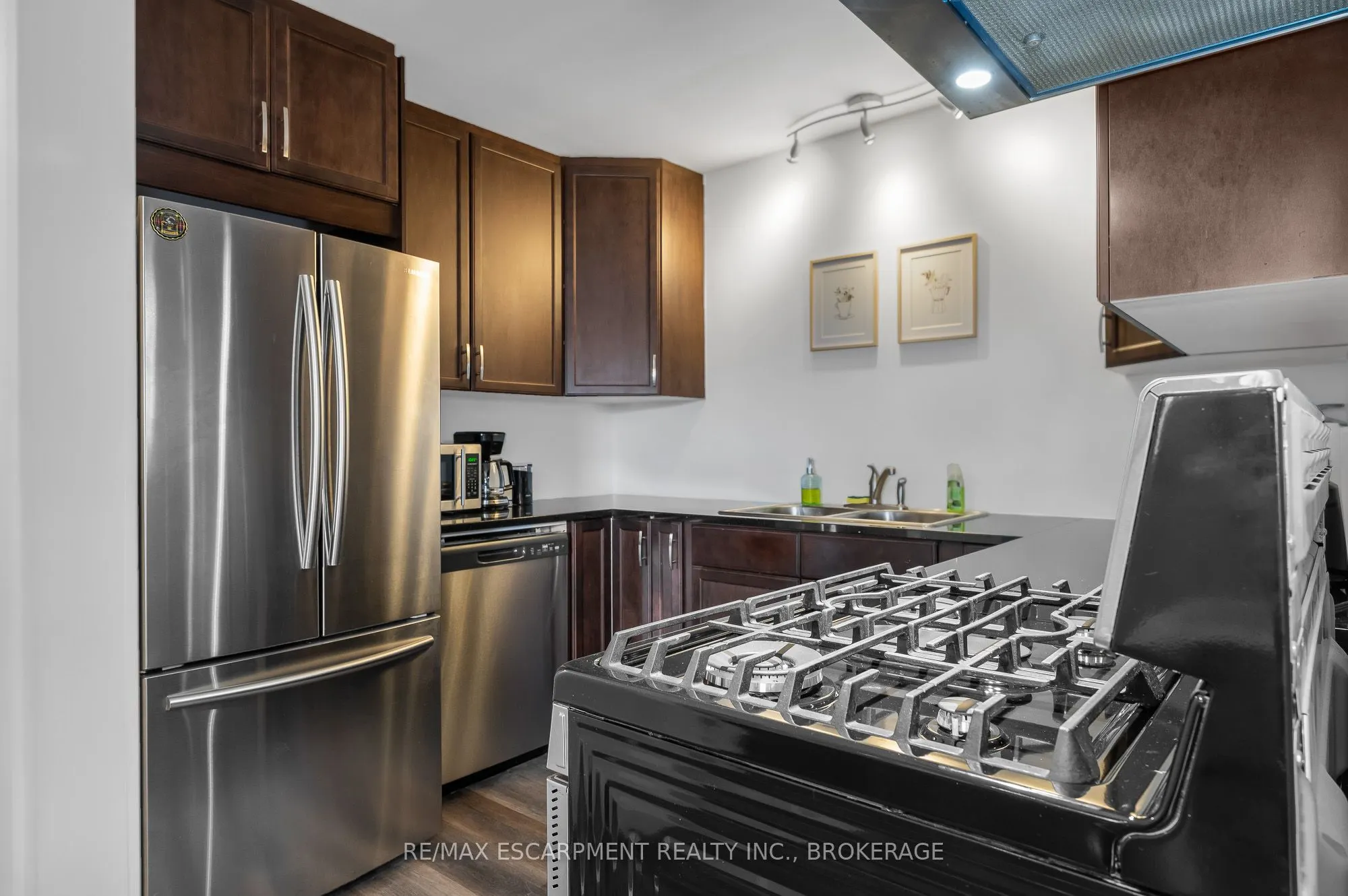 12 PARKVIEW Crescent, #Main