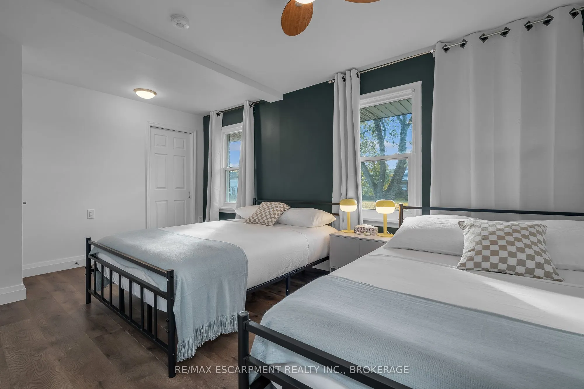 12 PARKVIEW Crescent, #Main